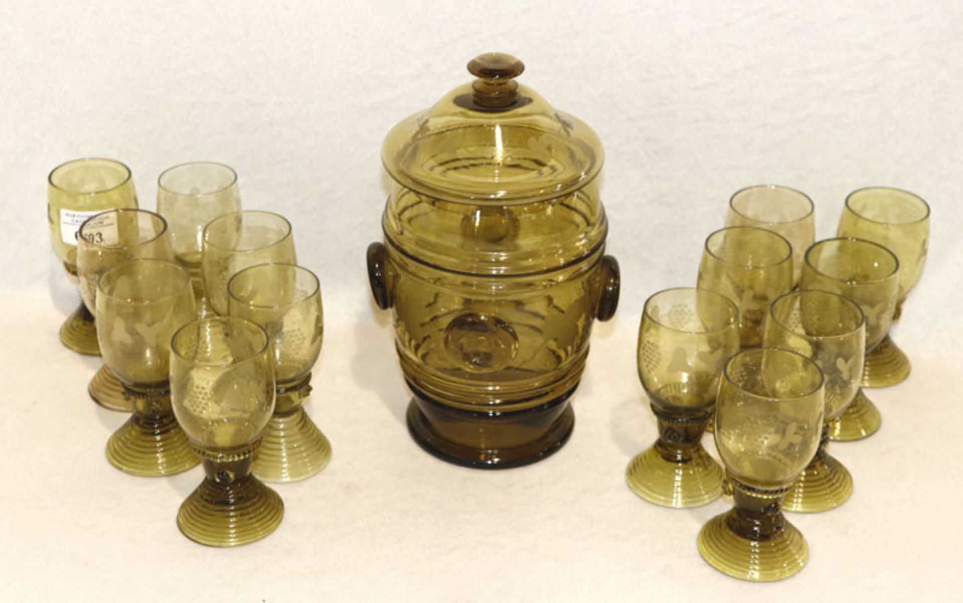 Bowlenset aus grünem Glas, wohl Theresienthal, Bowle, 25 cm, D 16 cm, und 14 Gläser mit