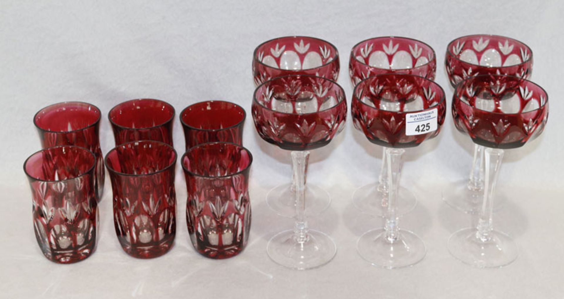 6 rote WMF Überfang Glasbecher, H 12 cm, D 8 cm, und 6 Sektschalen, H 20 cm, D 10 cm, alle mit