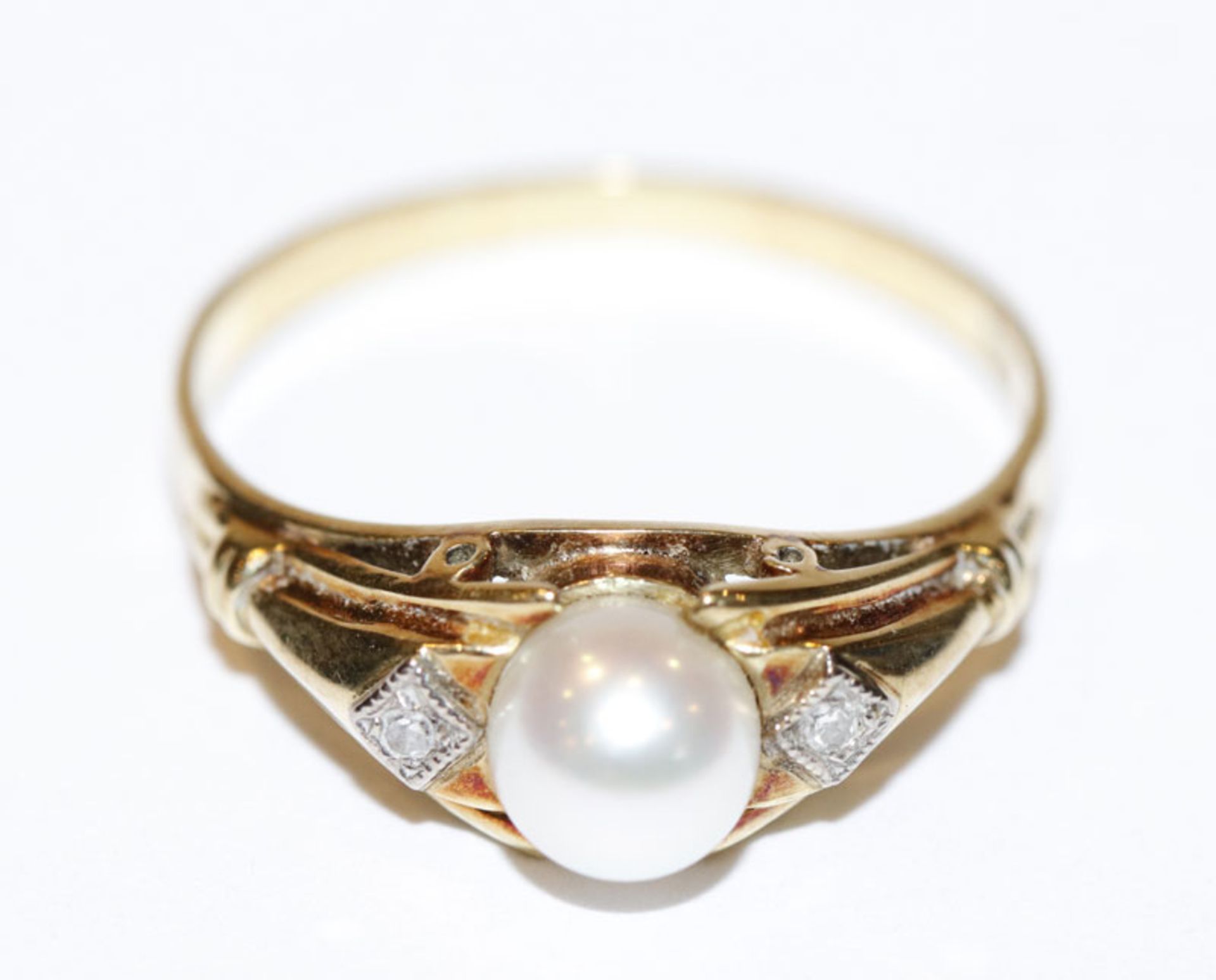 14 k Gelbgold Ring mit Perle und 2 in Weißgold gefaßte Diamanten, 3,1 gr., Gr. 62