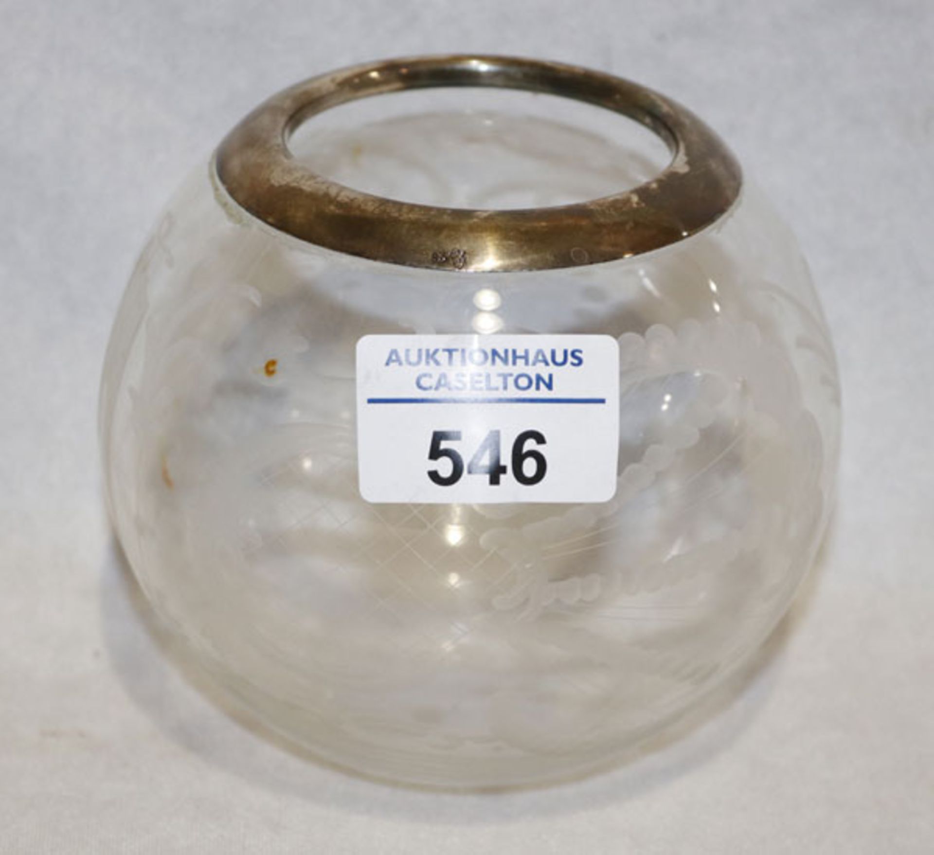 Glas Kugelvase mit graviertem Dekor und 835 Silberrand, H 11 cm, D 12 cm, Gebrauchsspuren