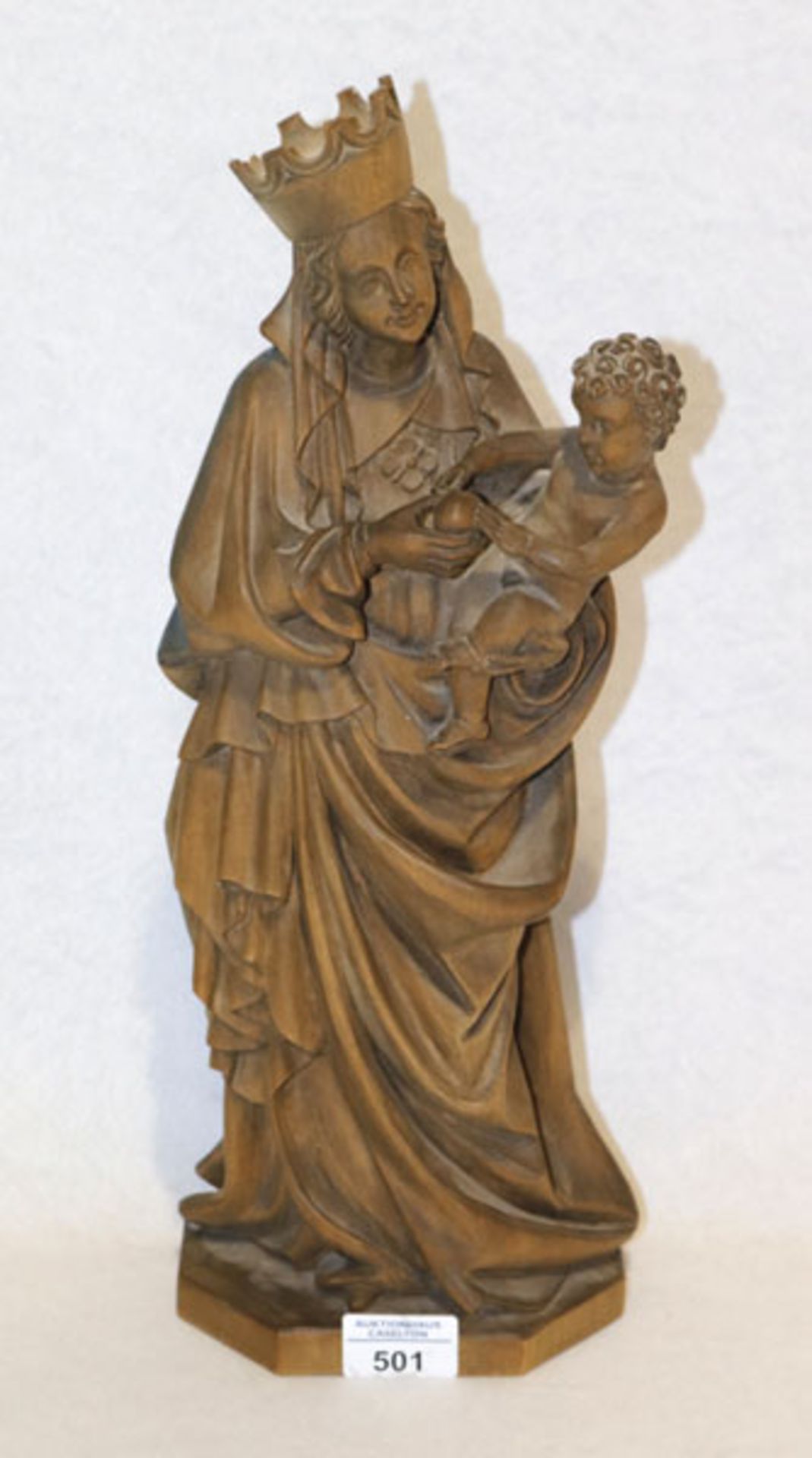 Holz Figurenskulptur 'Maria mit Kind', rückseitig signiert Hans Guggenmoos, dunkel gebeizt, H 42 cm,