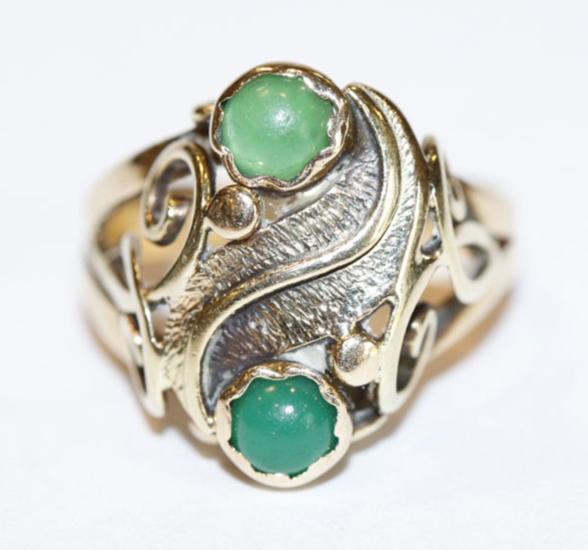 14 k Gelbgold Designer Ring mit grünen Farbsteinen, 4,8 gr., Gr. 52