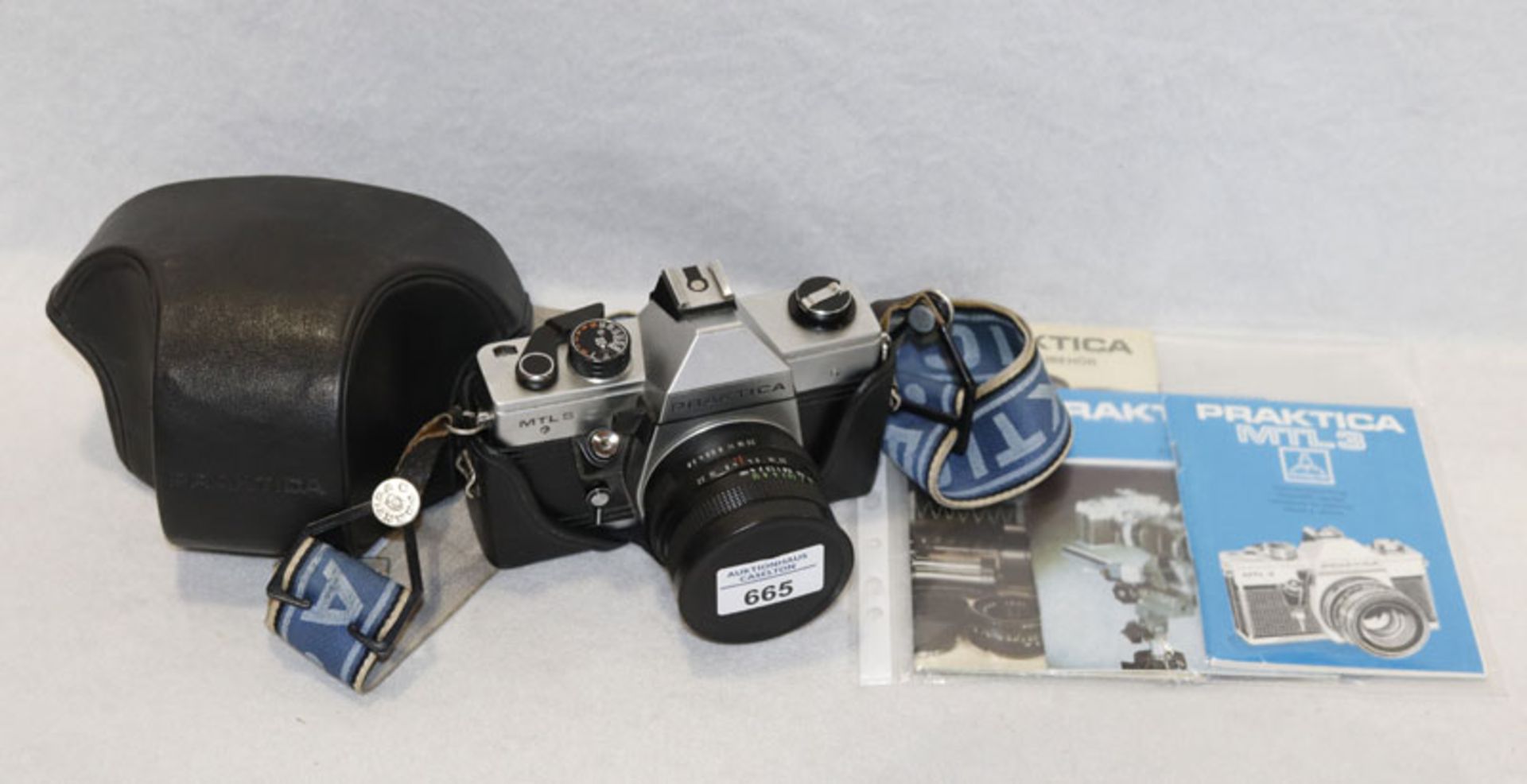 Fotokamera Praktica MTL 5 mit Tasche und Beschreibung, Gebrauchsspuren