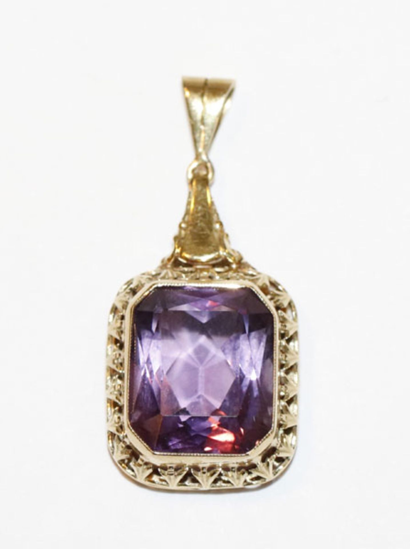 14 k Gelbgold Anhänger mit Amethyst, schöne Handarbeit, 3,6 gr., L 3 cm