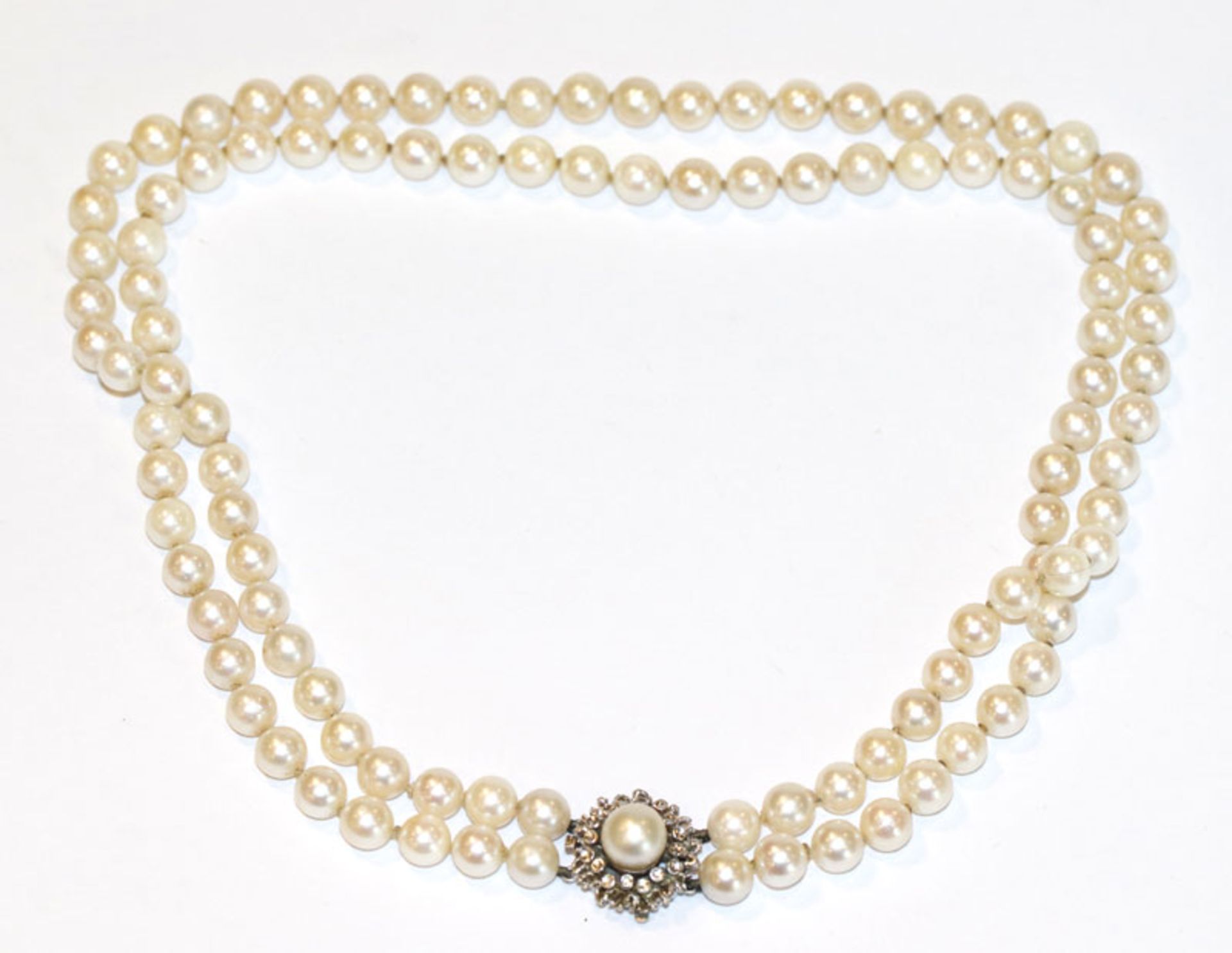 Perlencollier, 2-reihig mit 14 k Weißgoldschließe, besetzt mit 1 Perle, L 40/42 cm, Tragespuren