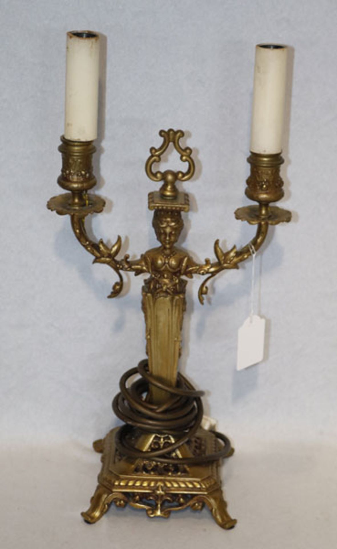 Messing Tischlampe in figürlicher Form mit 2 Leuchtern, H 42 cm, B 21 cm, T 14 cm, Funktion nicht