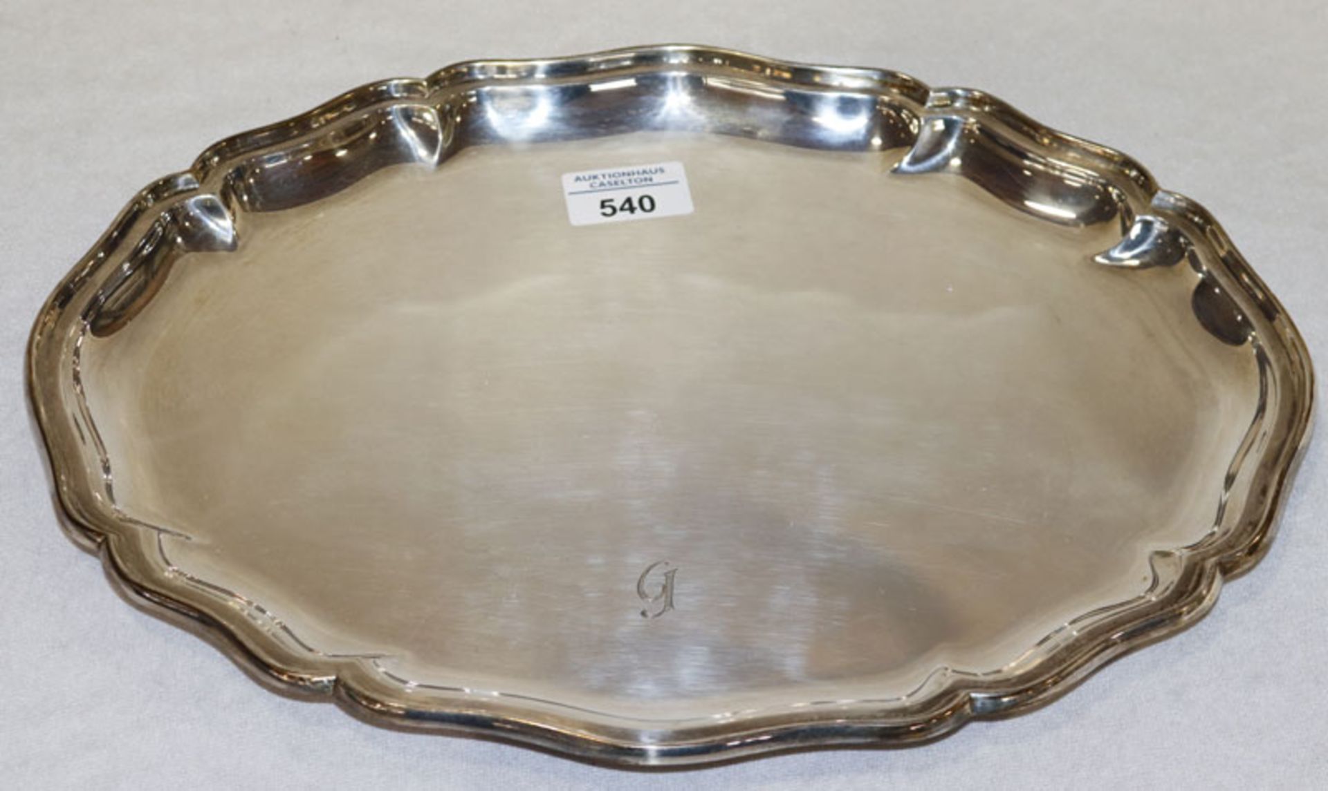 Silbertablett in ovaler Form, 830 Silber, 596 gr., L 36 cm, B 27 cm, Monogrammgravur CJ, und
