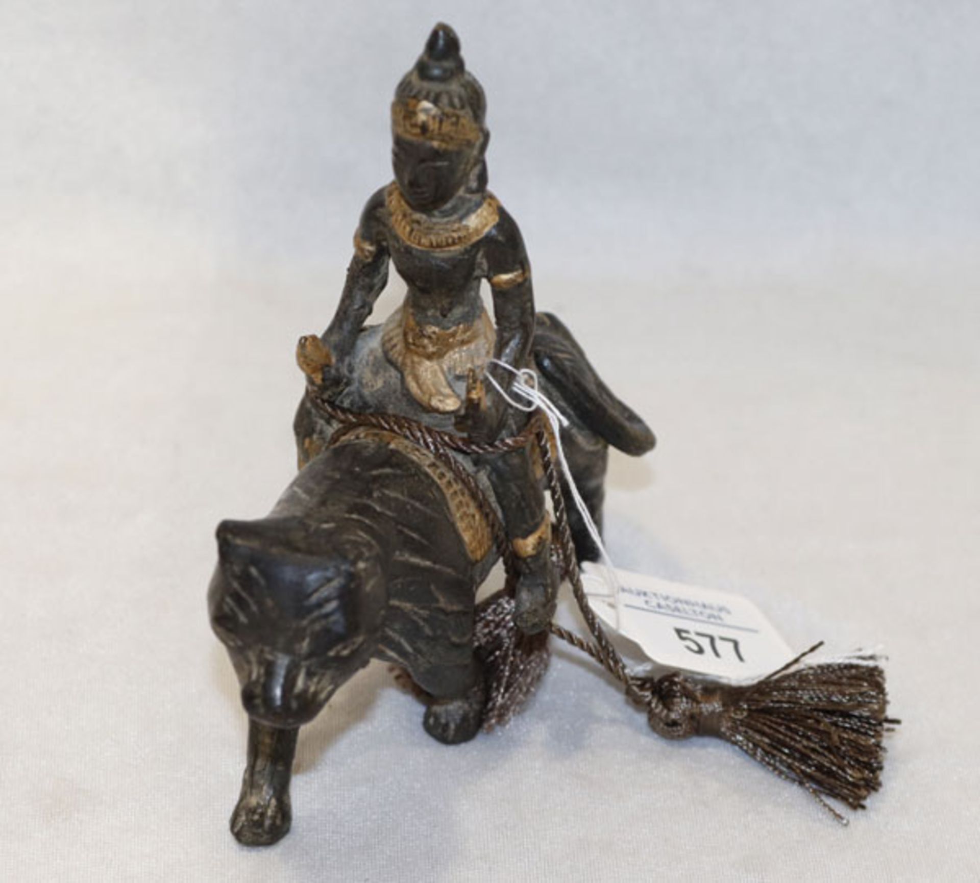 Metall Skulptur 'Thailänder auf Tier', teils gold bemalt, H 13,5 cm, B 7 cm, L 14 cm