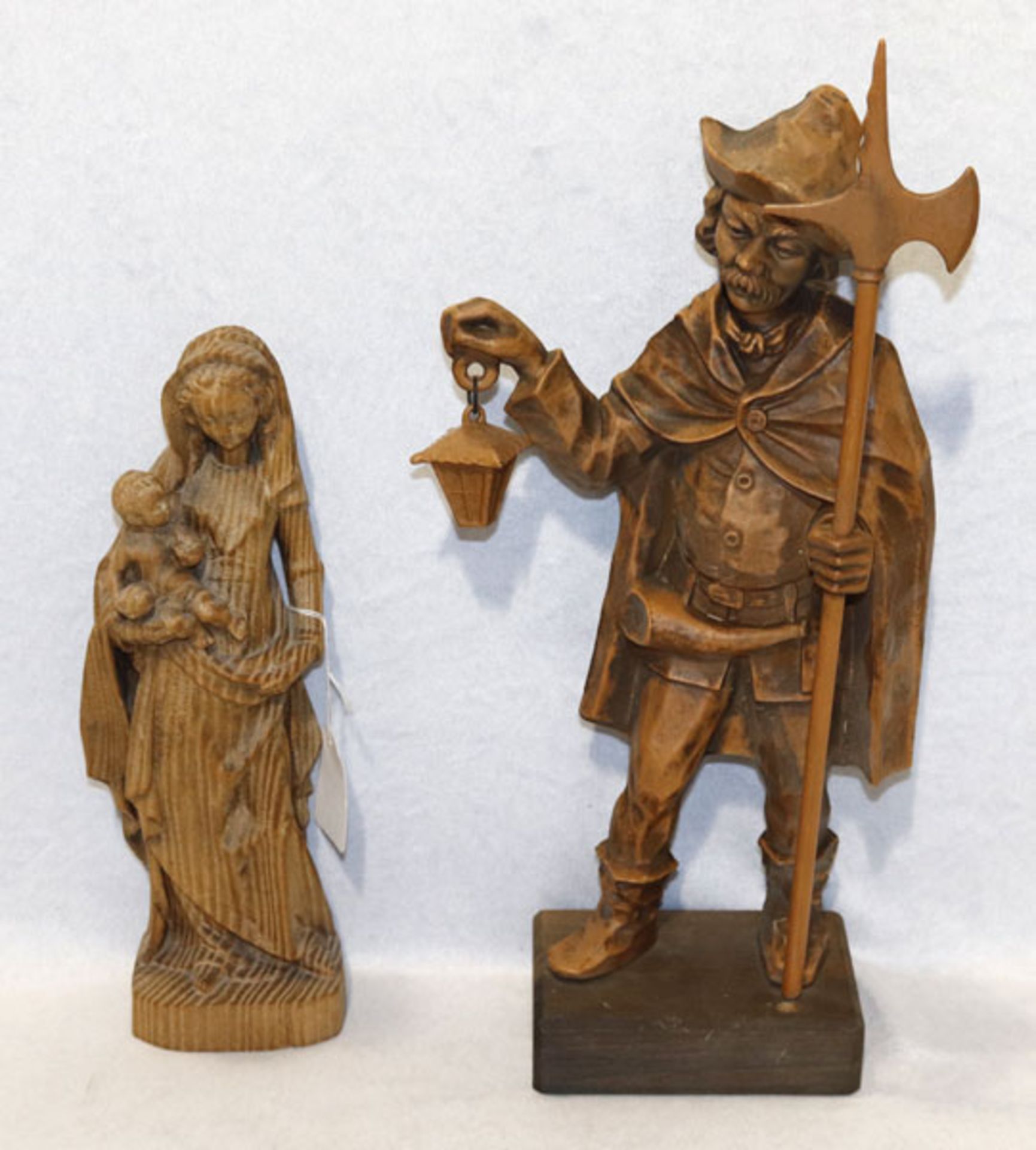 Holz Figurenskulptur 'Maria mit Kind', gebeizt, H 29 cm, und Gußfigur 'Nachtwächter', H 42 cm