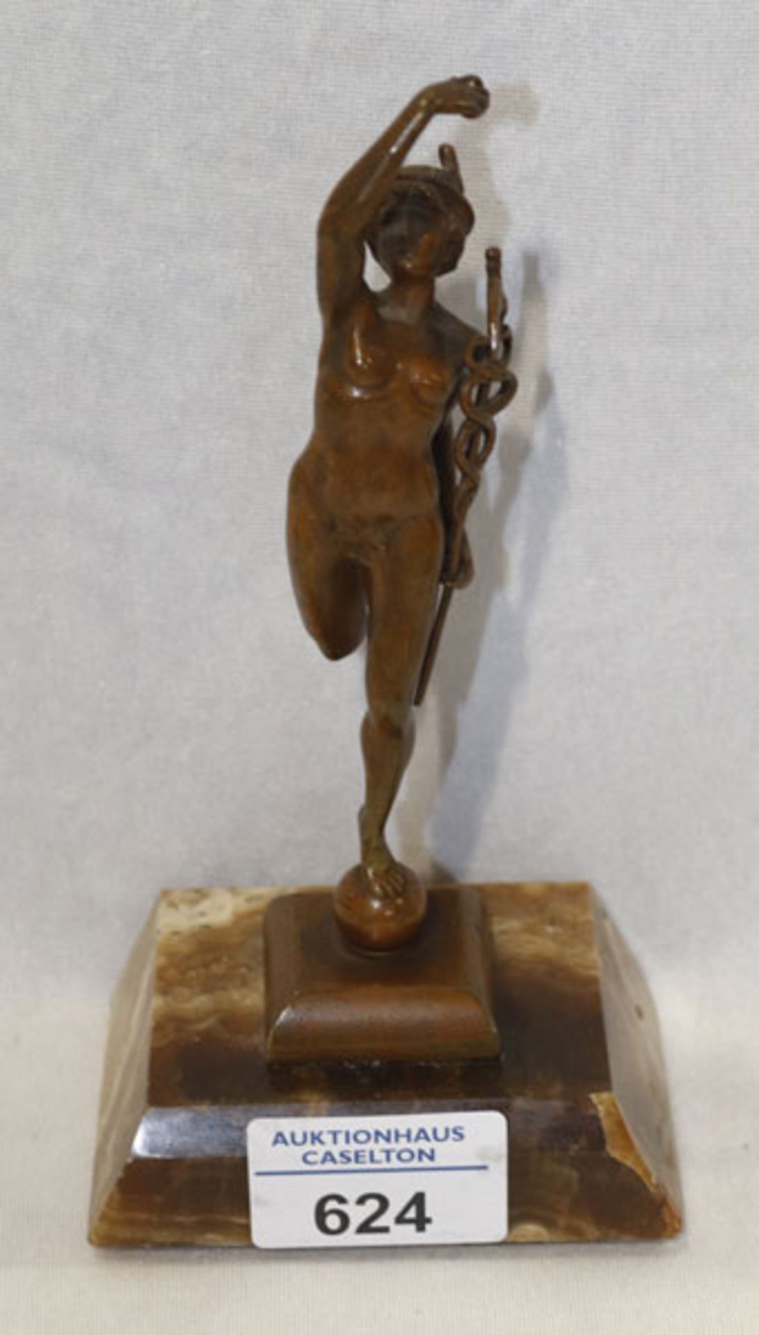 Bronze Figurenskulptur 'Stehender Frauenakt auf Kugel', auf braunem Marmorsockel, H 17 cm