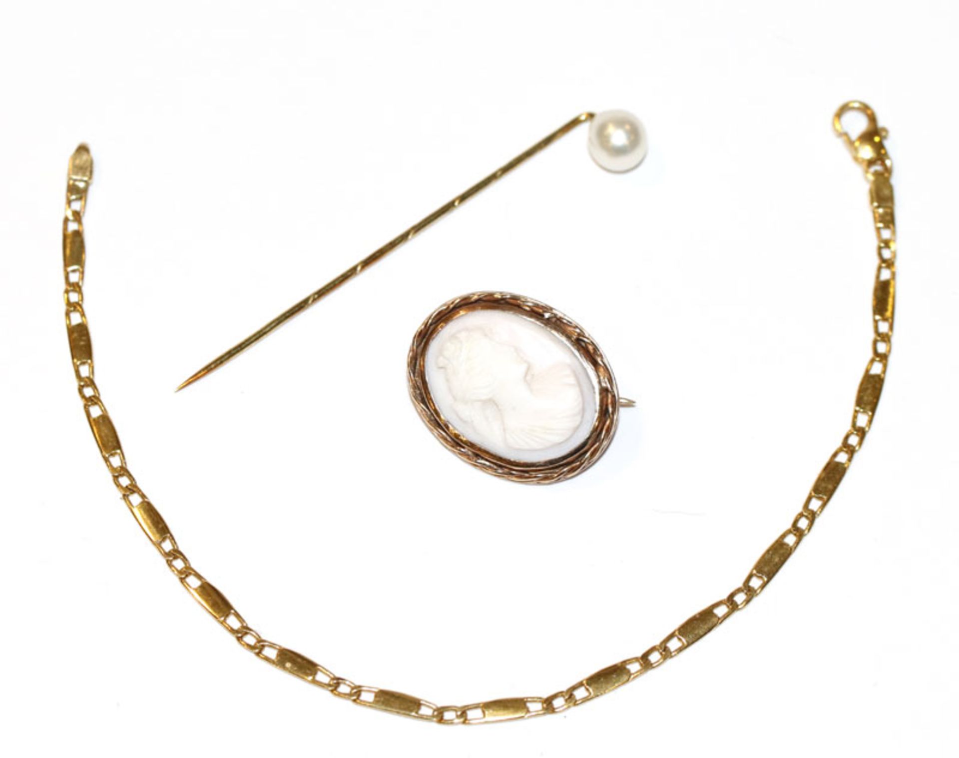 Konvolut: 14 k Gelbgold Armband, L 18 cm, 14 k Gelbgold Krawattennadel mit Perle, L 5,5 cm, und
