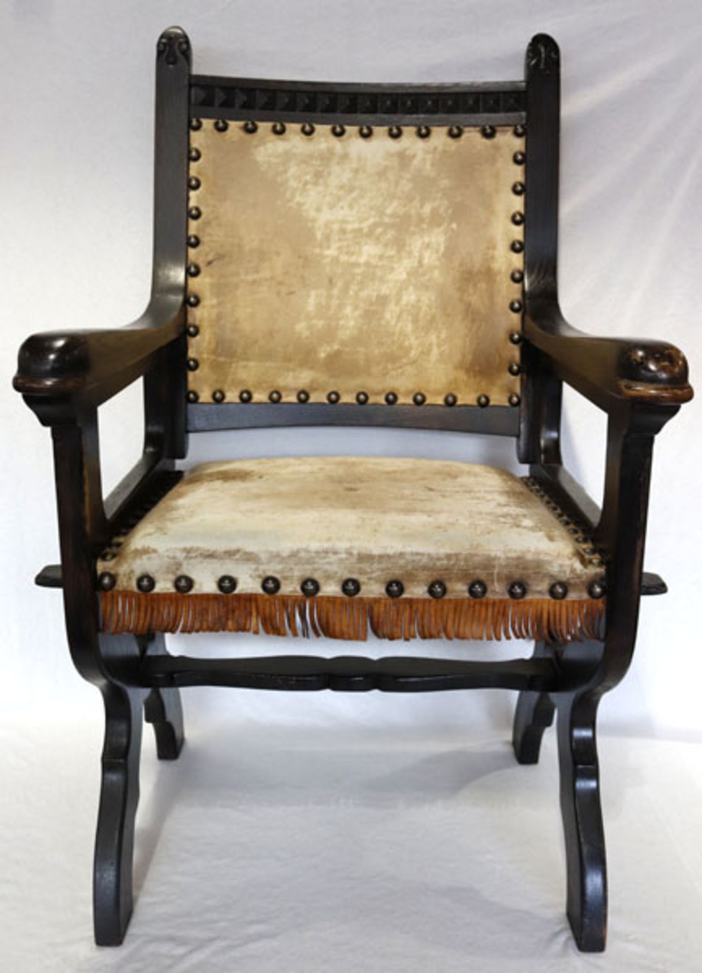 Armlehnstuhl, Holz teils beschnitzt, Sitz und Lehne gepolstert und mit Leder bezogen, H 104 cm, B 60