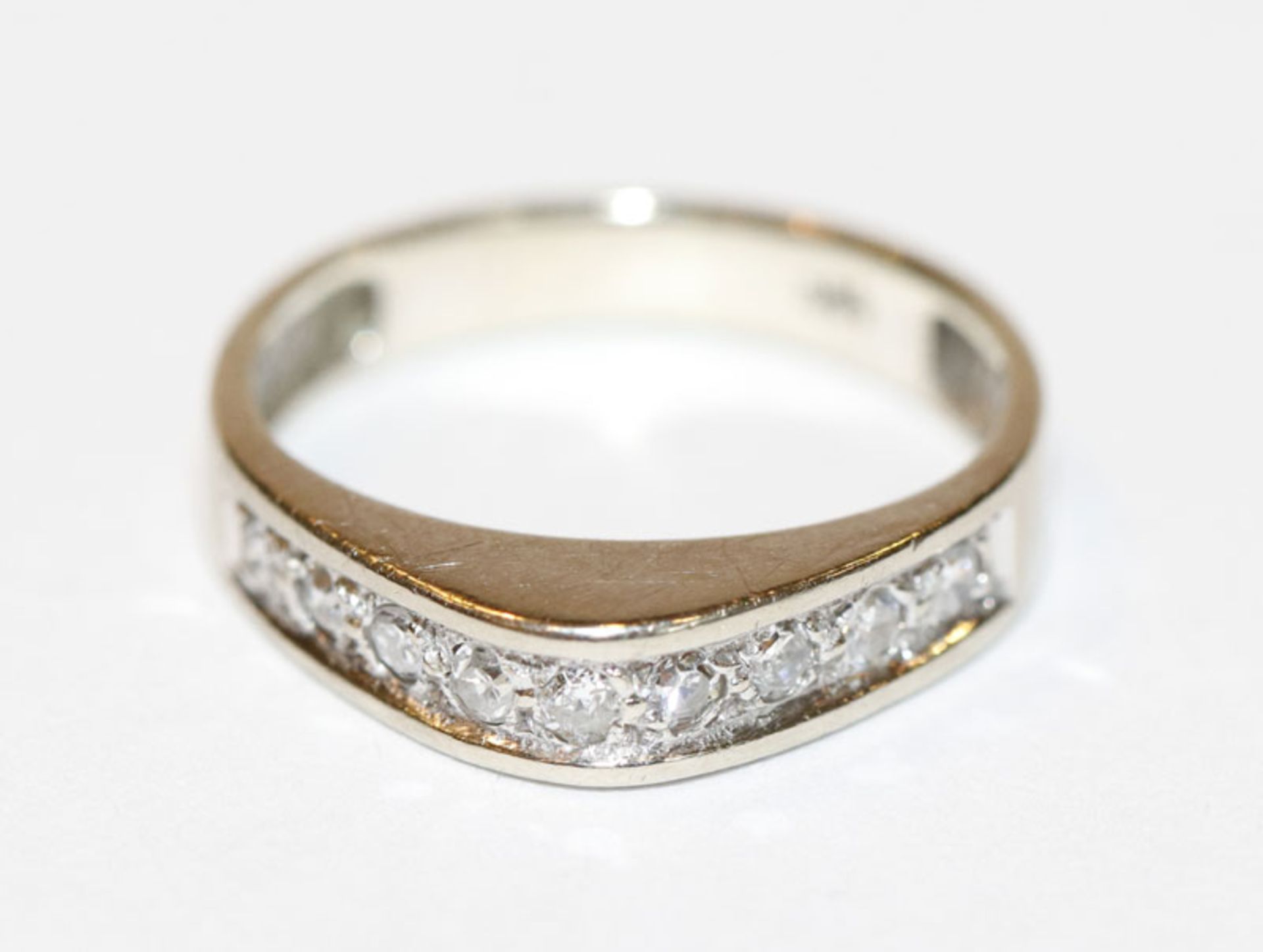 14 k Weißgold Ring mit 9 Diamanten, 2,3 gr., Gr. 48