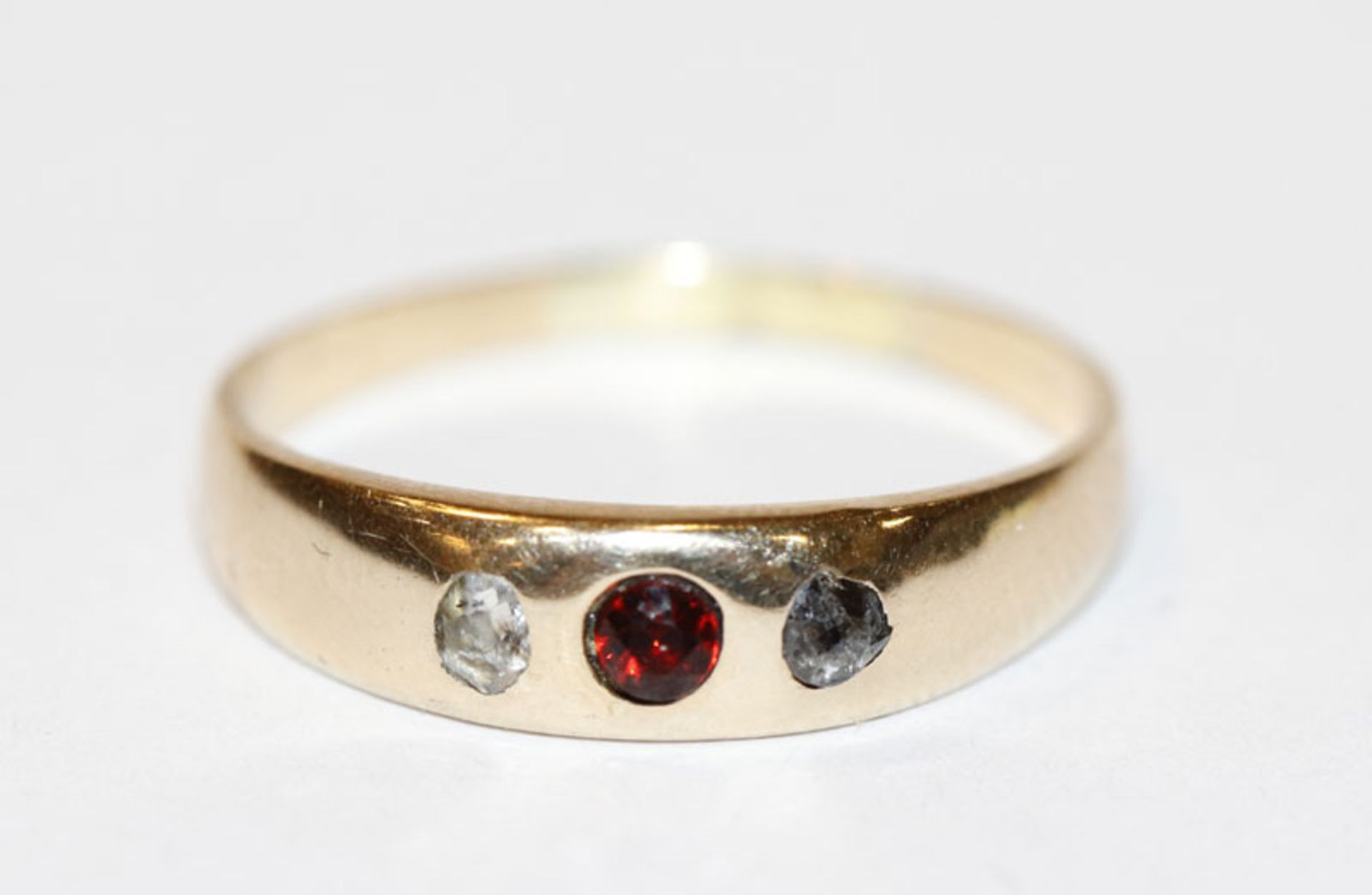 14 k Gelbgold Bandring mit Rubin und 2 Rosendiamanten, Gr. 58