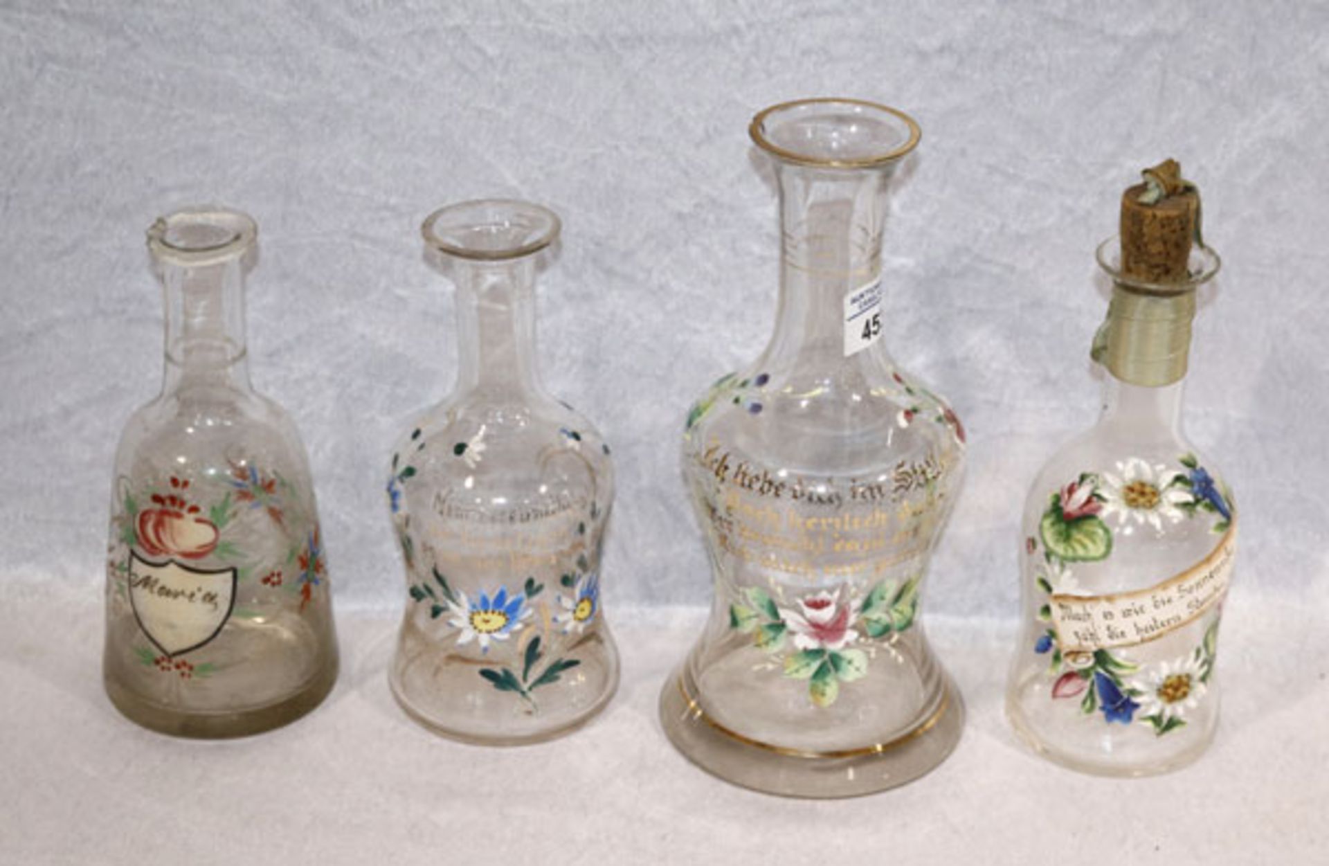 Konvolut von 4 Glasflaschen mit Blumenbemalung, 19. Jahrhundert, ohne Stöpsel, H 19/25 cm, teils