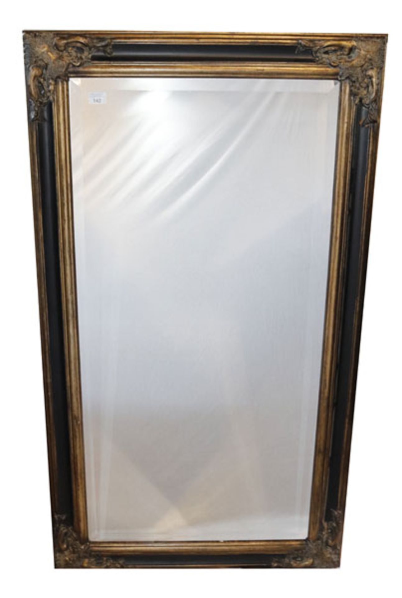 Wandspiegel mit Facettenschliff in dekorativem Rahmen, leichte Farbablösungen, incl. Rahmen 140 cm x