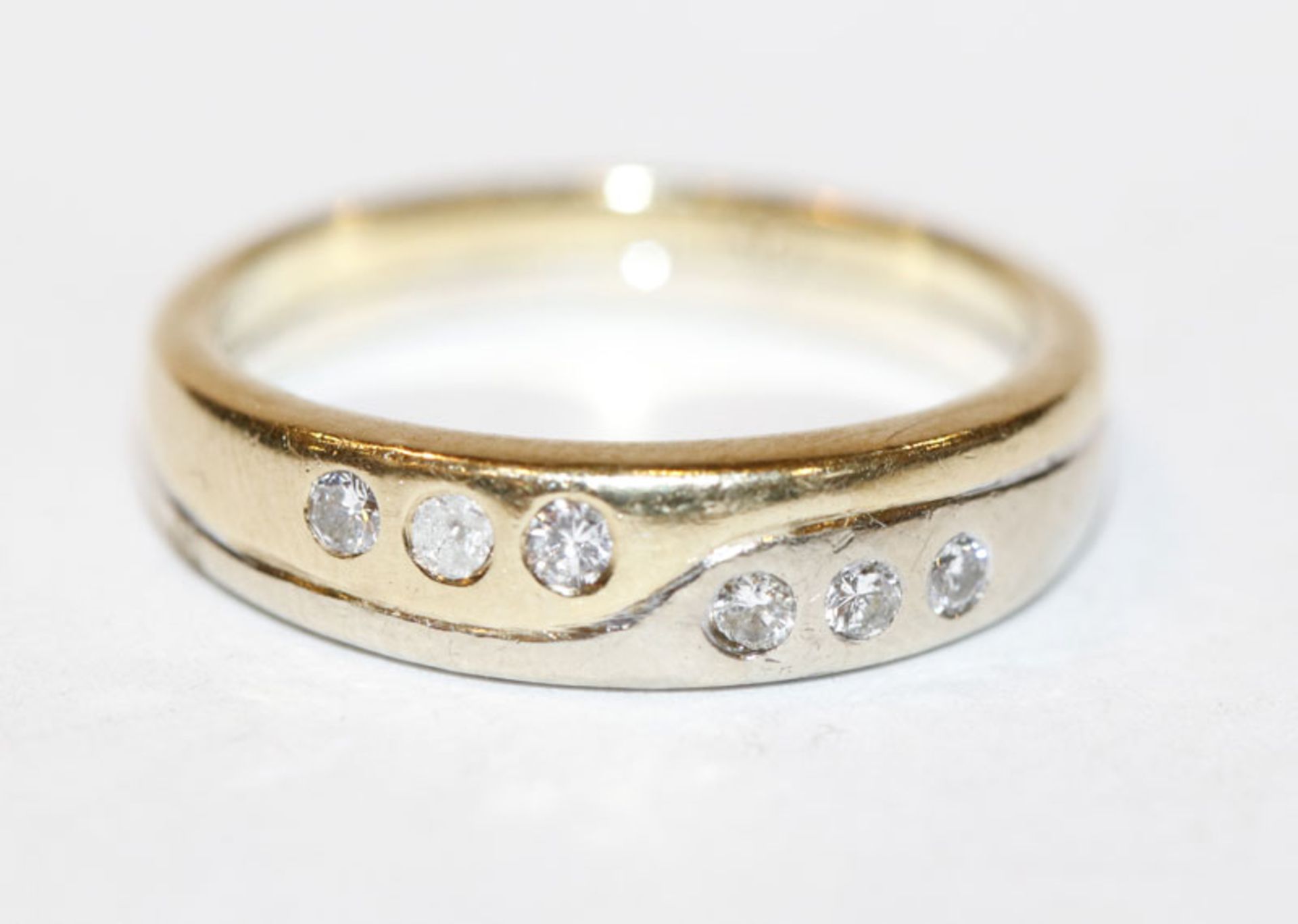 14 k Gelb- und Weißgold Ring mit 6 Diamanten, 4,8 gr., Gr. 54