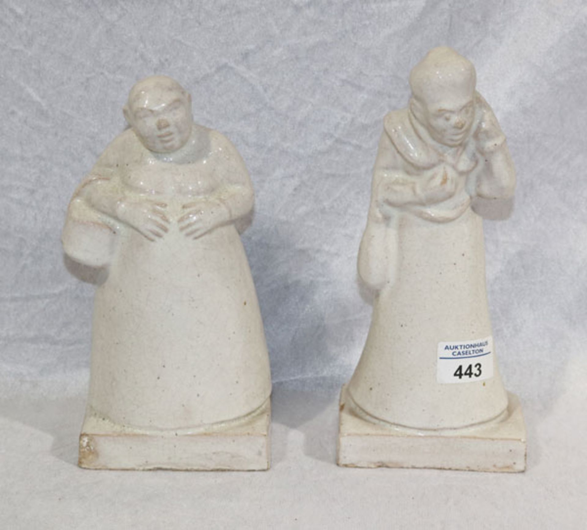 2 Tonfiguren 'Frauen', weiß glasiert, leicht bestossen, H 22/24 cm