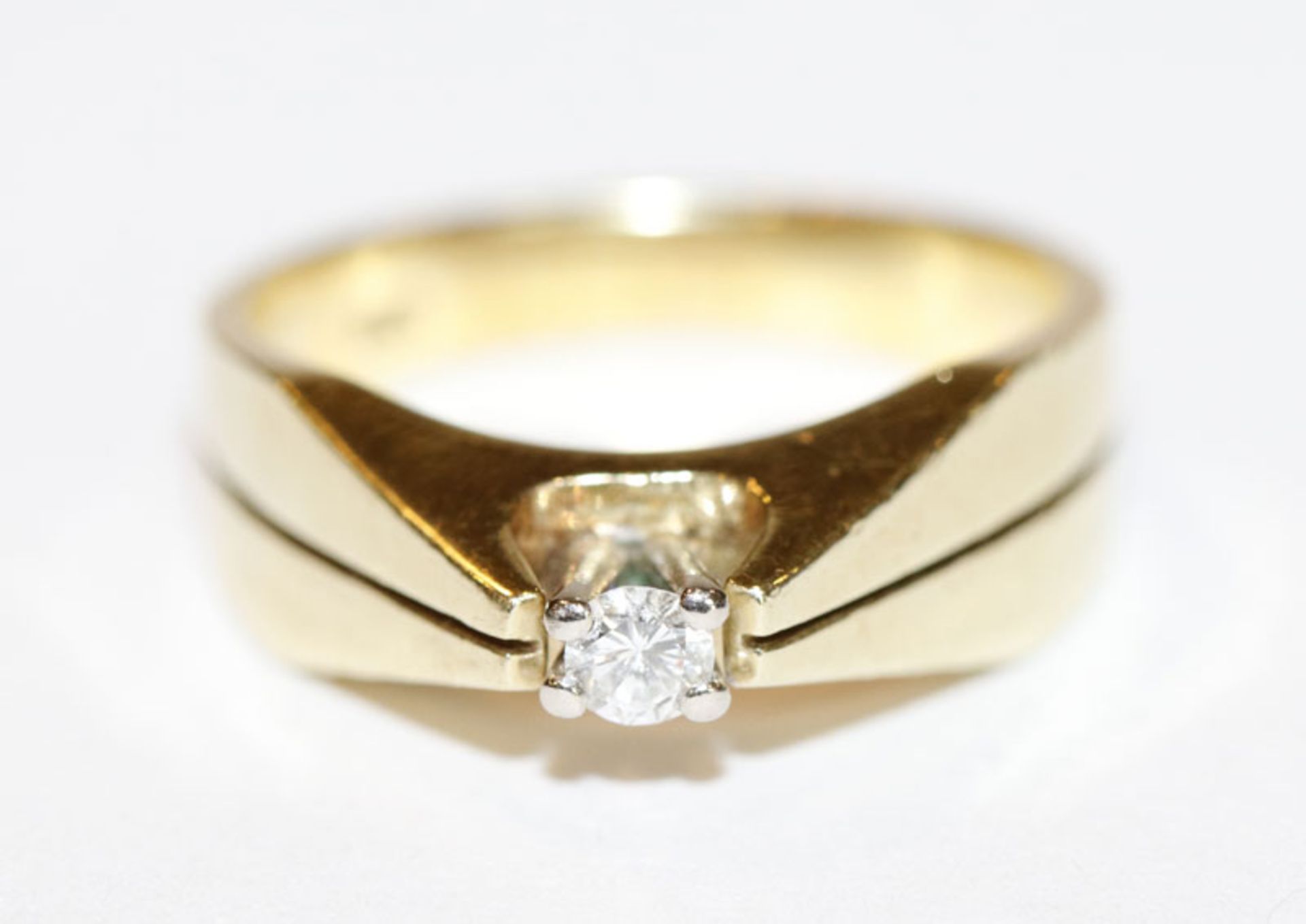 14 k Gelbgold Ring mit in Weißgold gefaßten Diamanten, 6 gr., Gr. 54