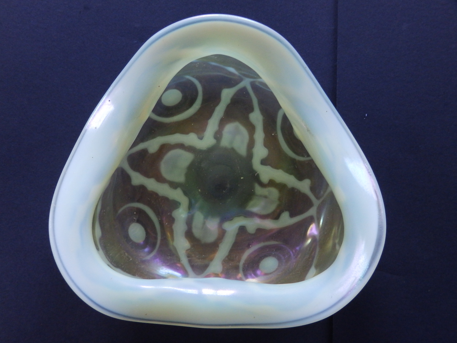 An art nouveau yellow opaline triform glass bowl, probably by the Whitefriars glassmaker James - Image 4 of 7
