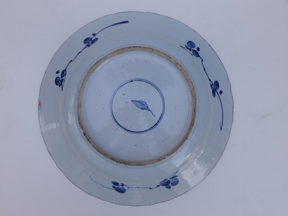 A Chinese blue & white kraak porcelain charger, decorated with three rows of floral lappets around a - Image 2 of 3
