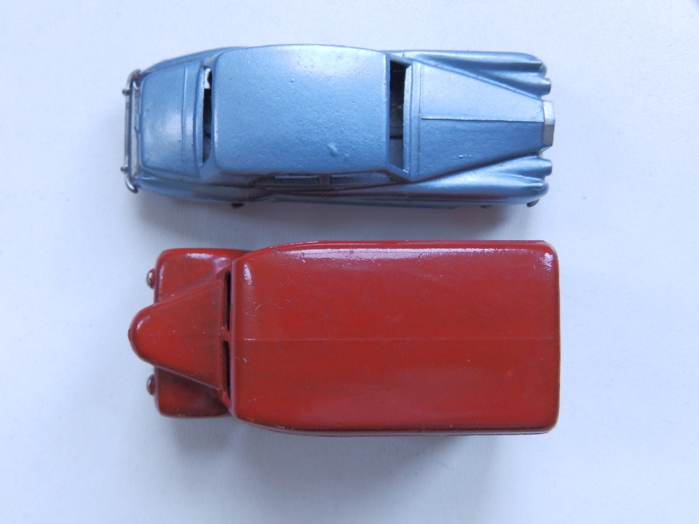 A boxed matchbox Rolls Silver Cloud No.44 and a boxed Brooke Bond Tea van No. 47 (2) - Image 4 of 4