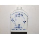 An old blue & white porcelain tea caddy decorated in the onion pattern - neck cracked.