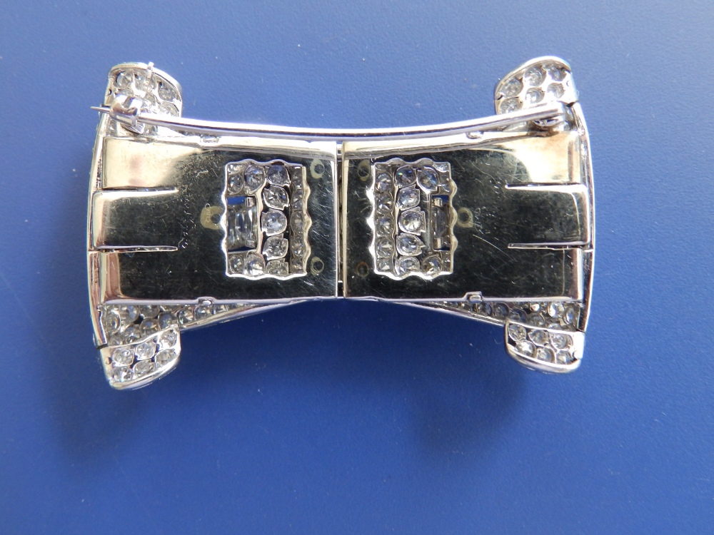 A diamond set scroll double clip brooch in white metal, encrusted with numerous diamonds in square - Image 2 of 3