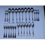 25 pieces of Old English pattern silver cutlery - JR, Sheffield 1901.