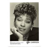 TENNIS - ZINA GARRISON HAND SIGNED PUBLICITY PHOTOGRAPH