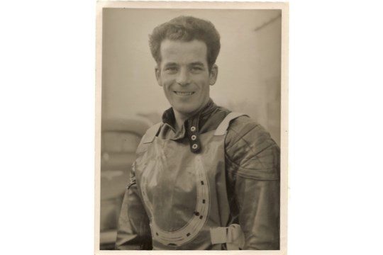 SPEEDWAY - KEN MCKINLAY LEICESTER HUNTERS 1954 LARGE PHOTOGRAPH