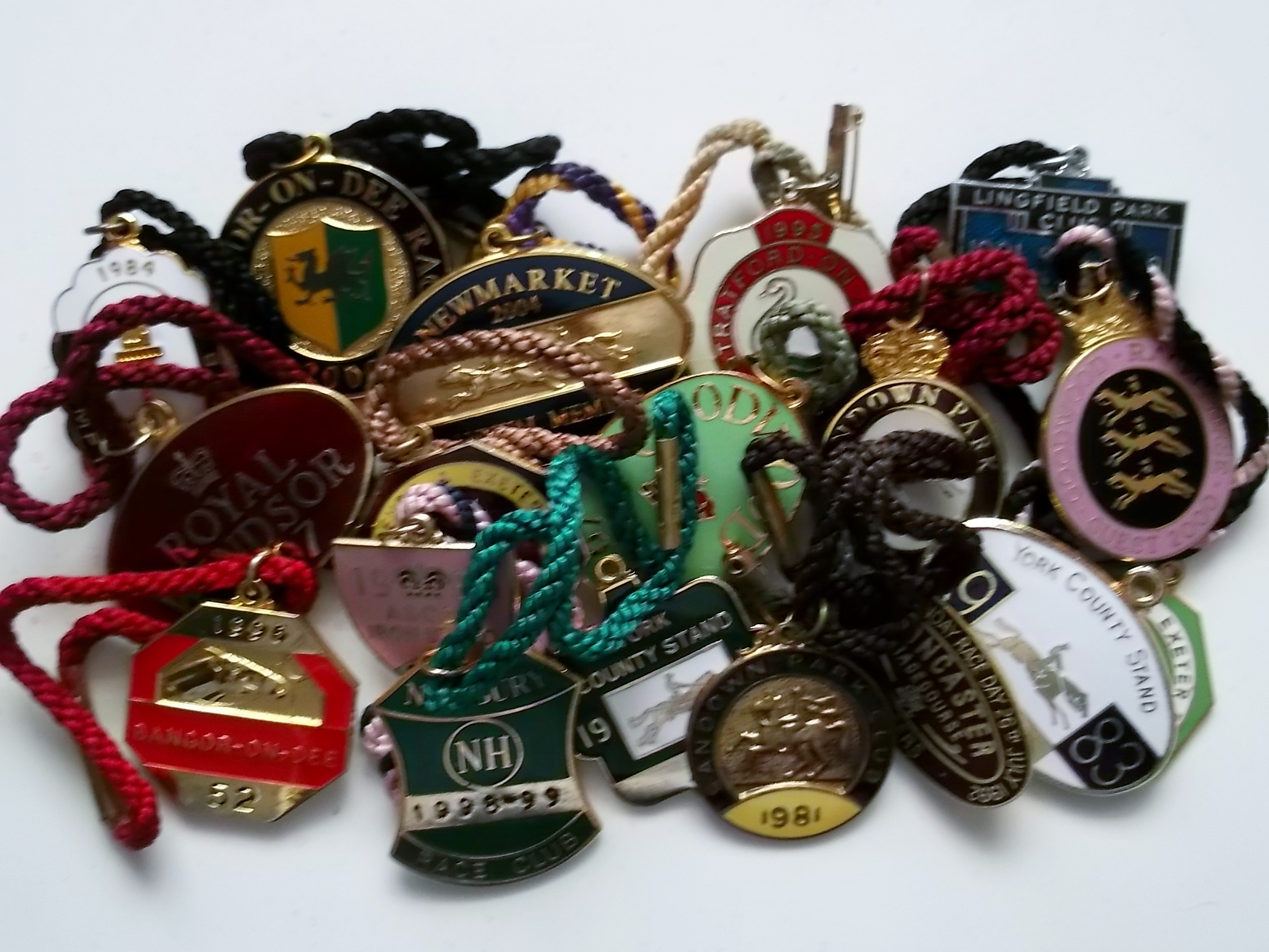 HORSE RACING - COLLECTION OF BADGES