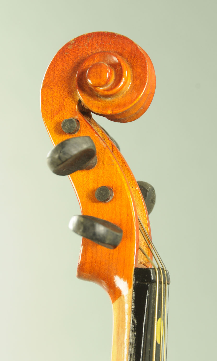 A Chinese 1/8 size violin, together with a 48.5 cm Korean bow, all within a Chinese hard shell case. - Image 5 of 7