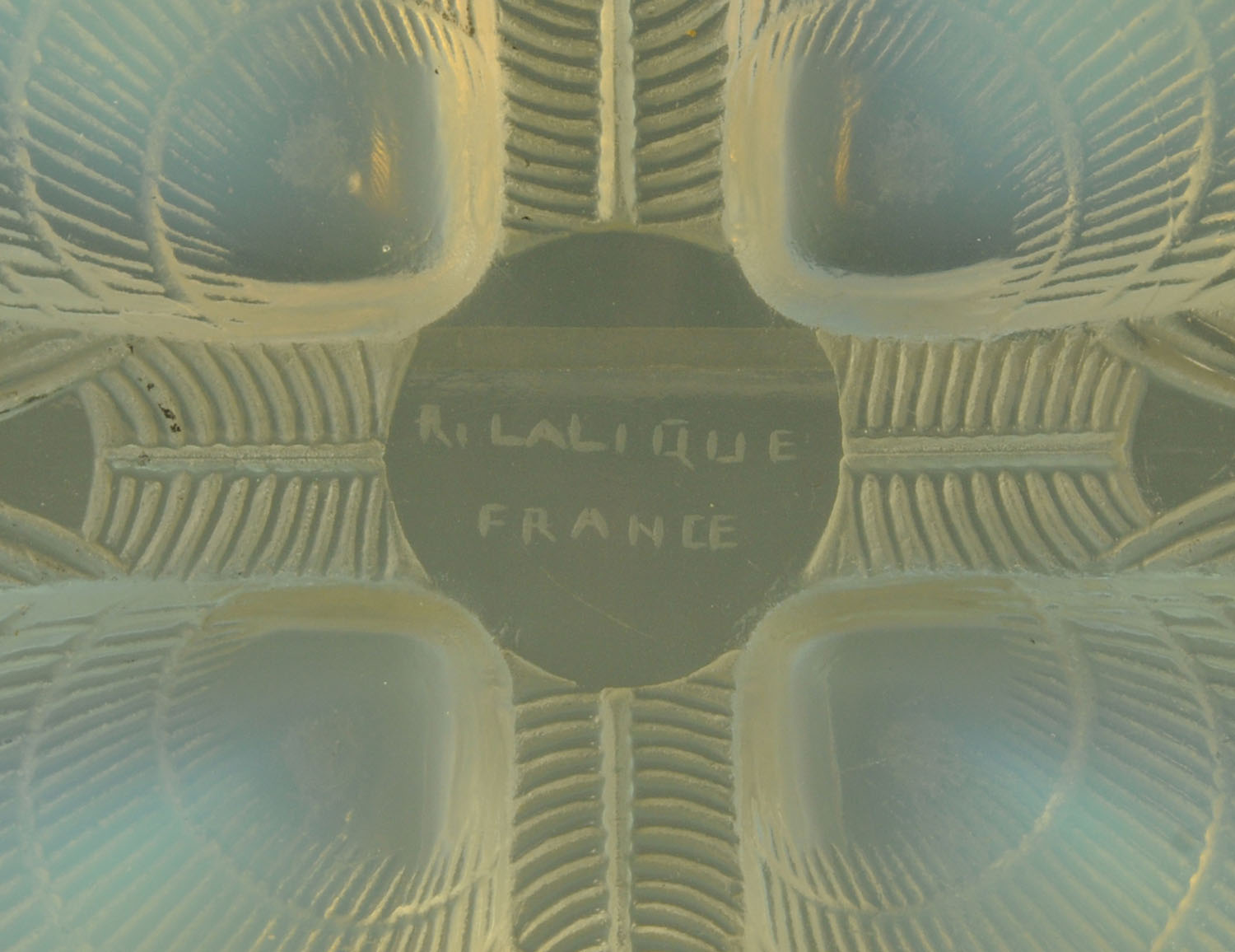 A Lalique Coquilles bowl, opalescent etched R Lalique France to the underside. Diameter 23. - Image 2 of 2