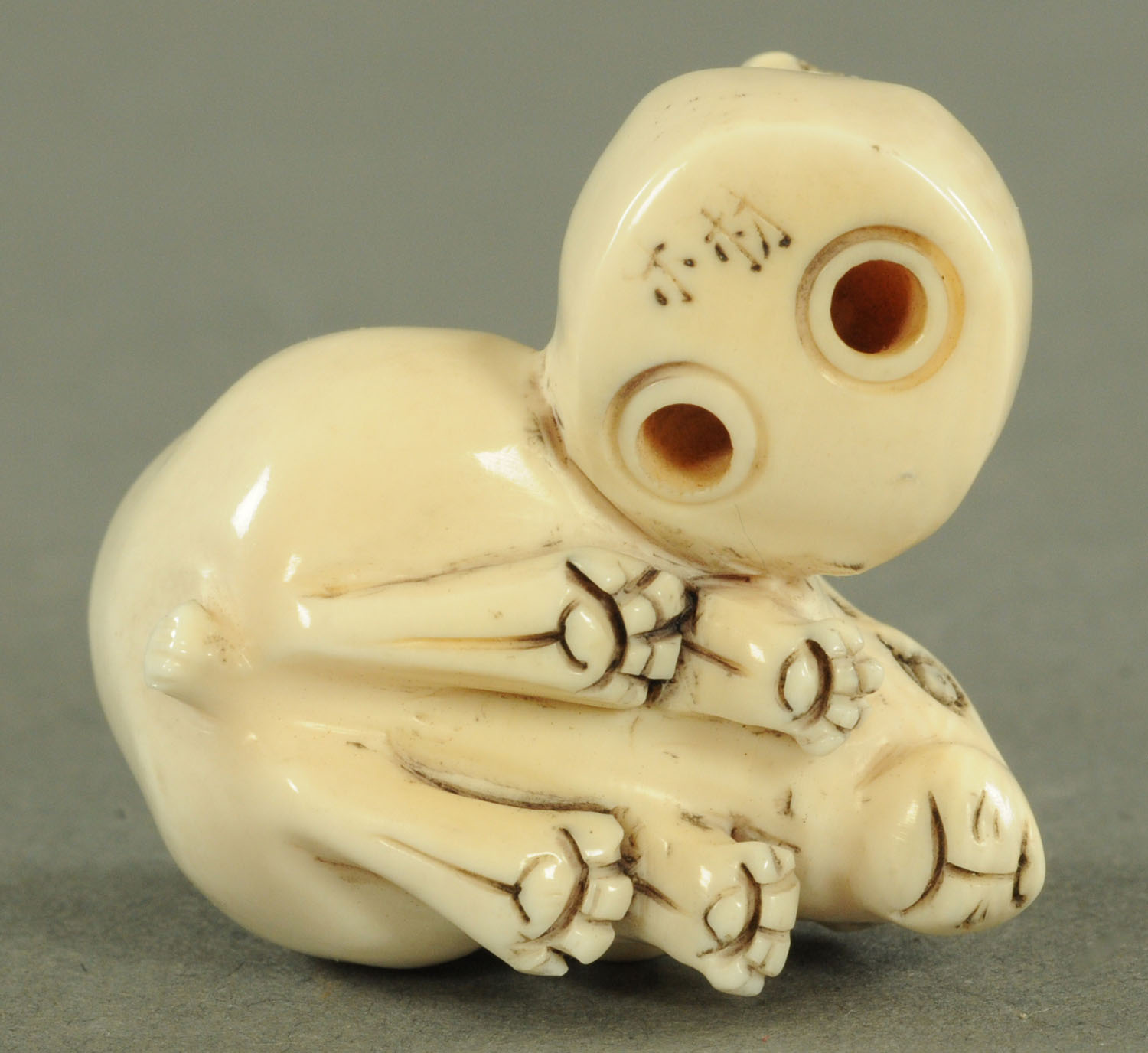 An amusing Japanese ivory netsuke, late Meiji/early Taisho period, - Image 2 of 2