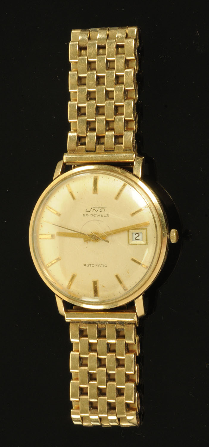 A gentleman's vintage 9 ct gold cased Uno wristwatch,