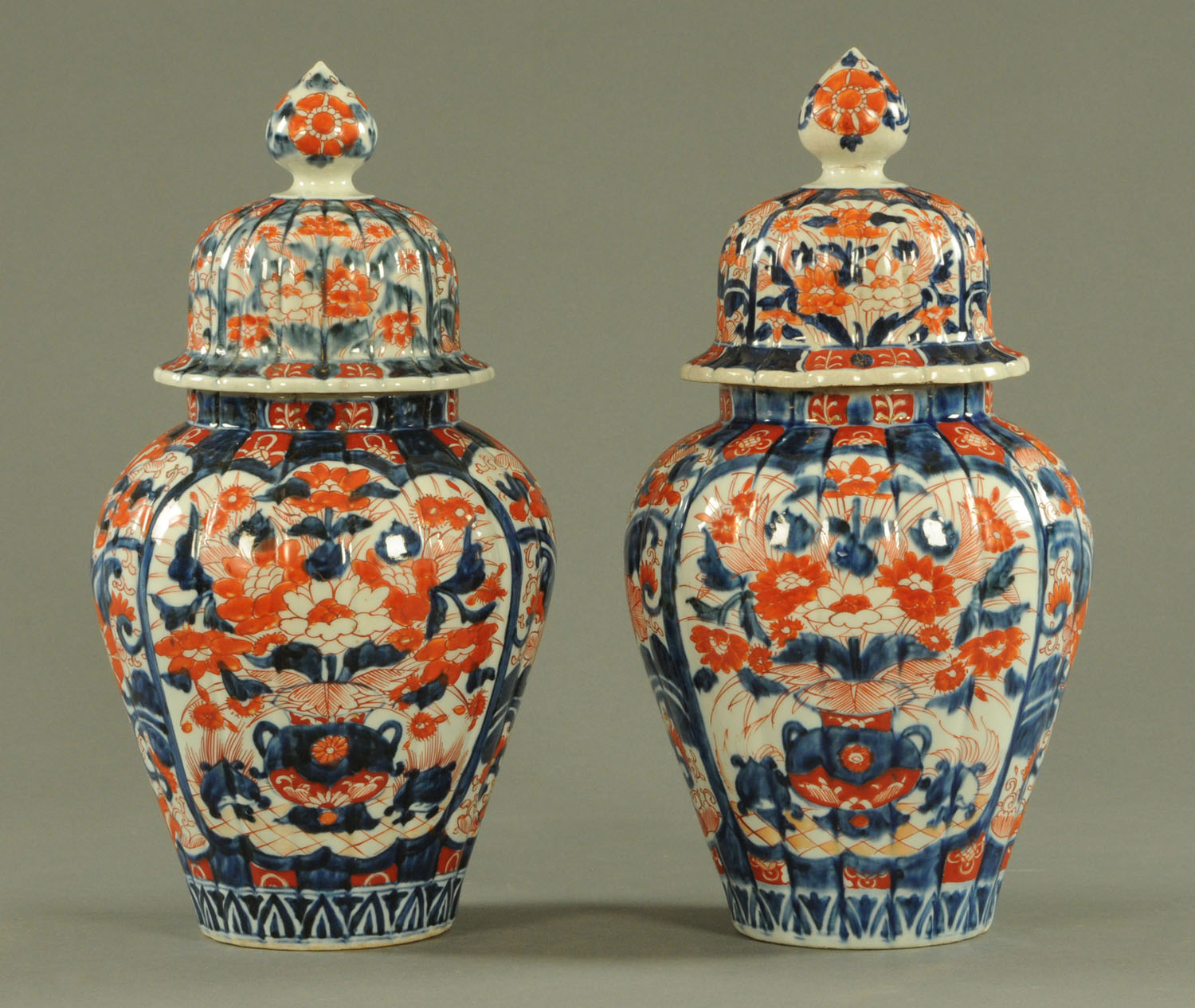 A pair of Japanese Imari vases and covers, late 19th century,