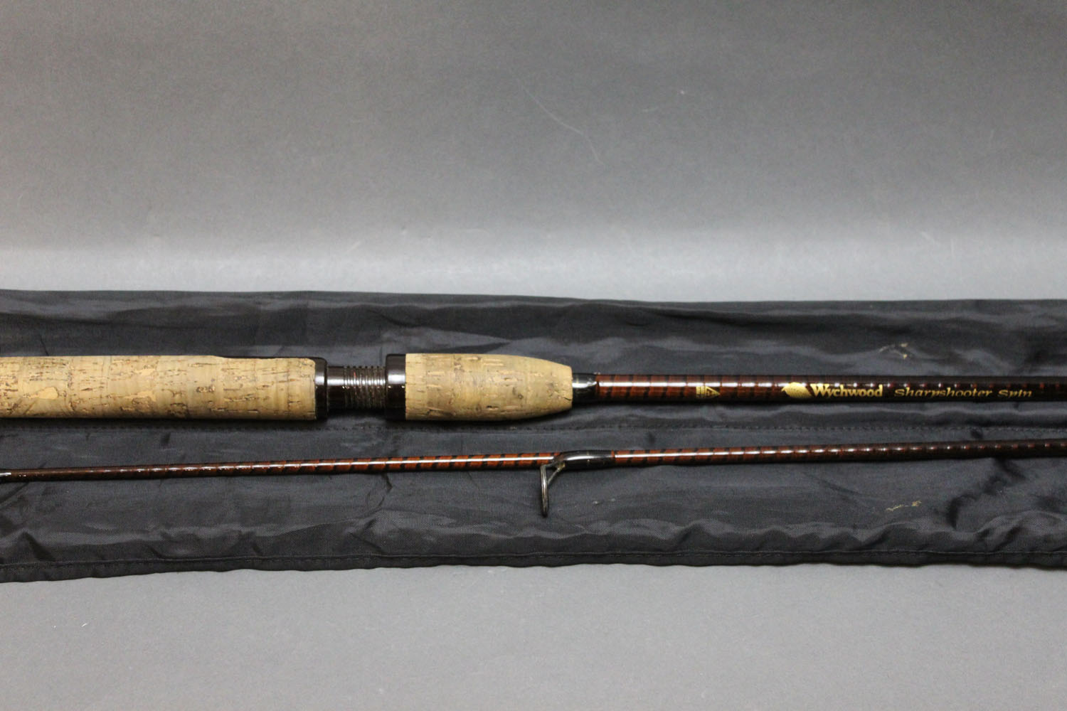 A Wychwood Sharp shooter spinning rod, in two sections, 9'.