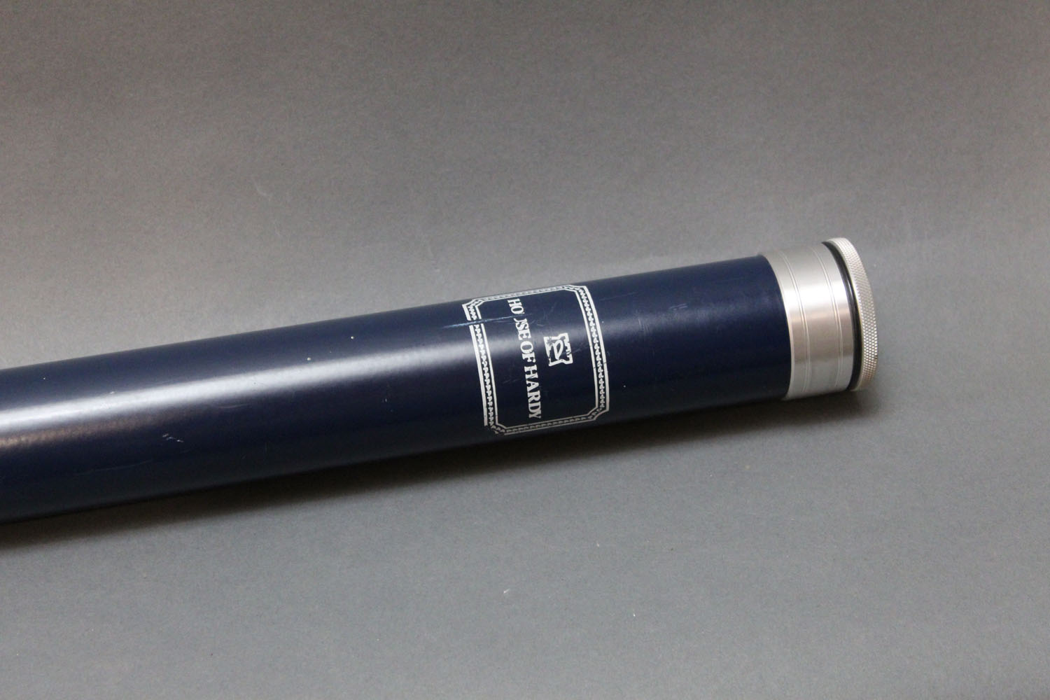 A Hardy metal rod tube, blue. Length 147 cm.