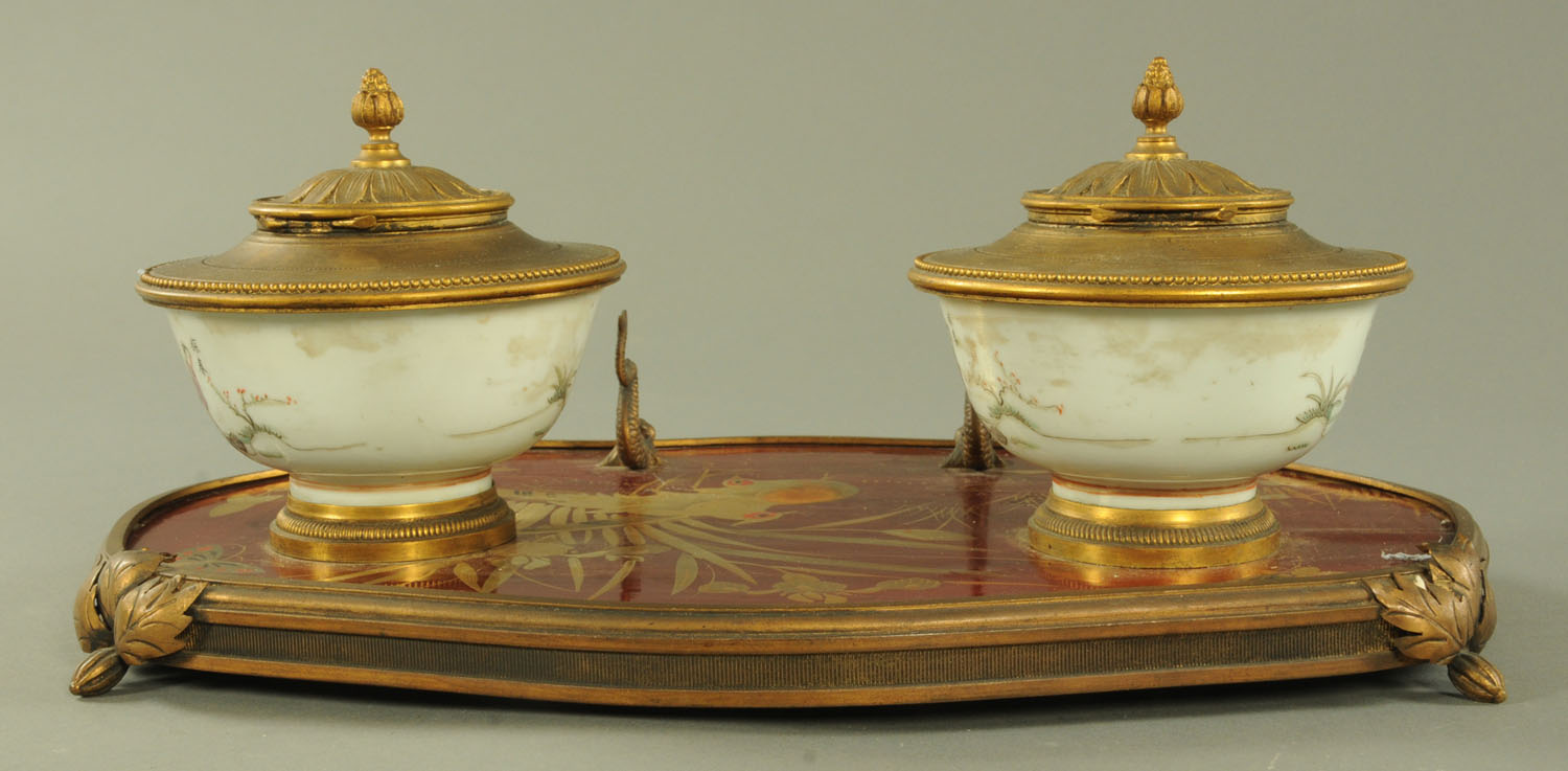 A pair of Chinese porcelain bowls, late Qing, - Image 6 of 6