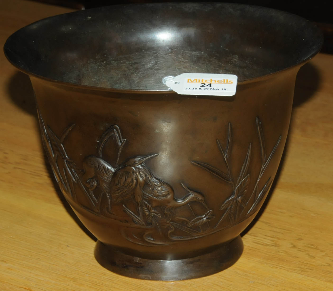 A Japanese bronze jardiniere, Meiji period, - Image 3 of 7