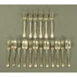 Eighteen pieces of silver cutlery by John Round & Son (Joseph Ridge), Sheffield 1911,
