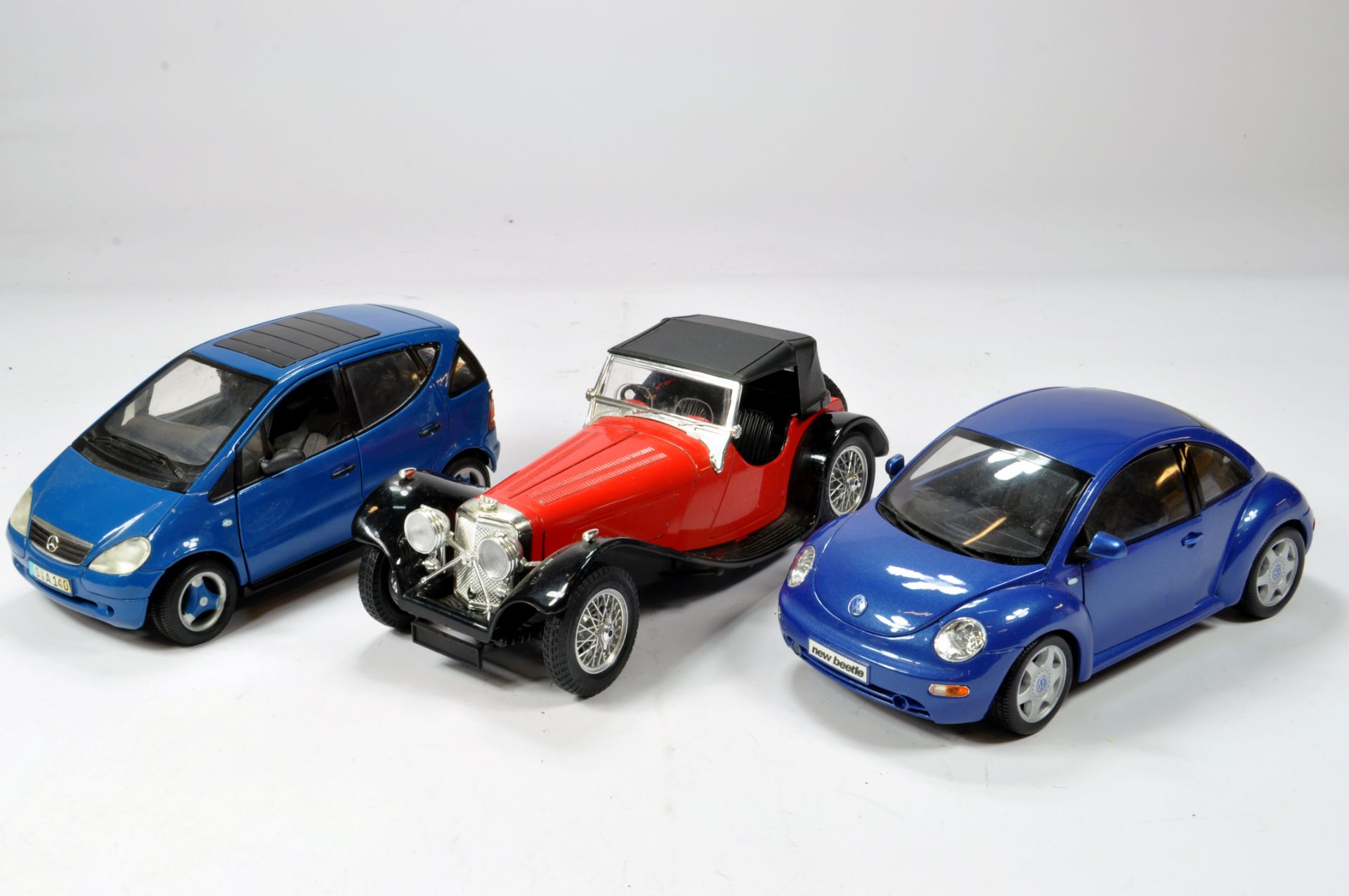 Diecast 1/18 car selection comprising various issues; VW, Mercedes etc. Generally VG to E. (3)