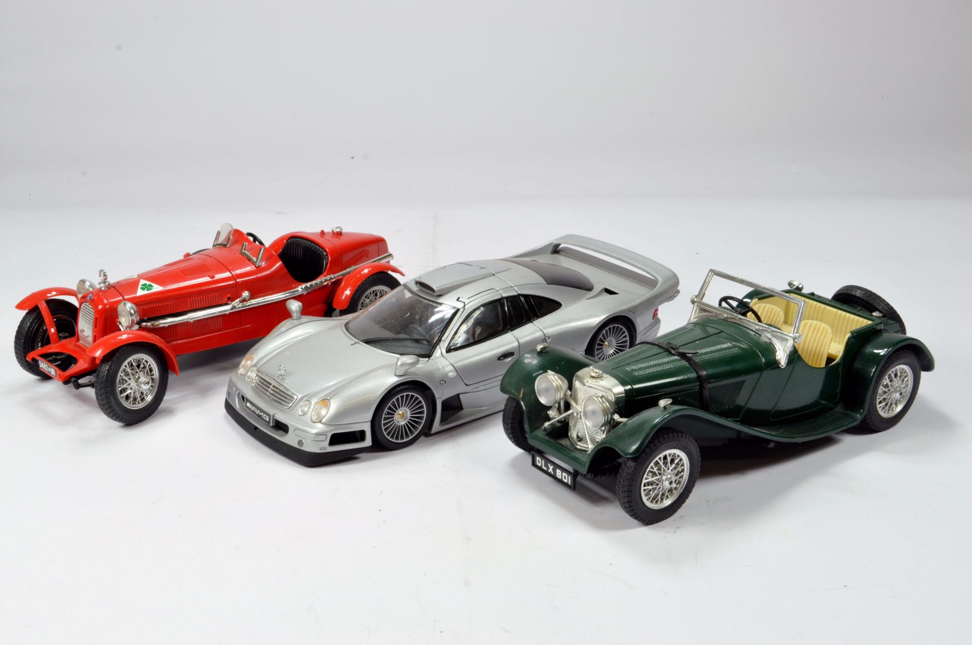 Diecast 1/18 car selection comprising various issues; Mercedes etc. Generally VG to E. (3)