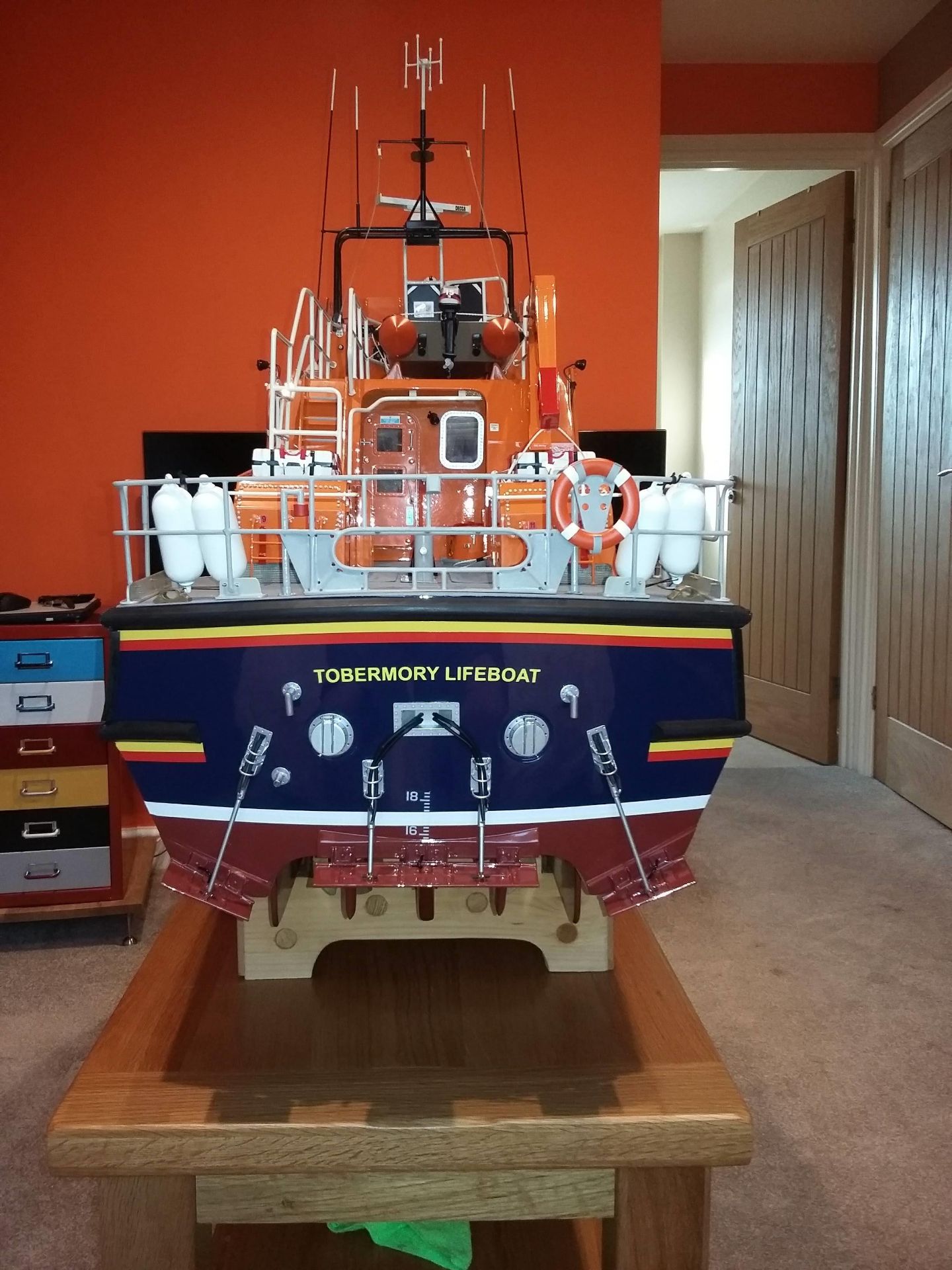 Speedline Severn 1/12 scale model of a RNLI Tobermory 17 39 . Approx 57 inch length,18 inch wide, 37 - Image 8 of 8