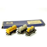 Hornby Dublo Railer plus trio of rolling stock wagons. F to G.