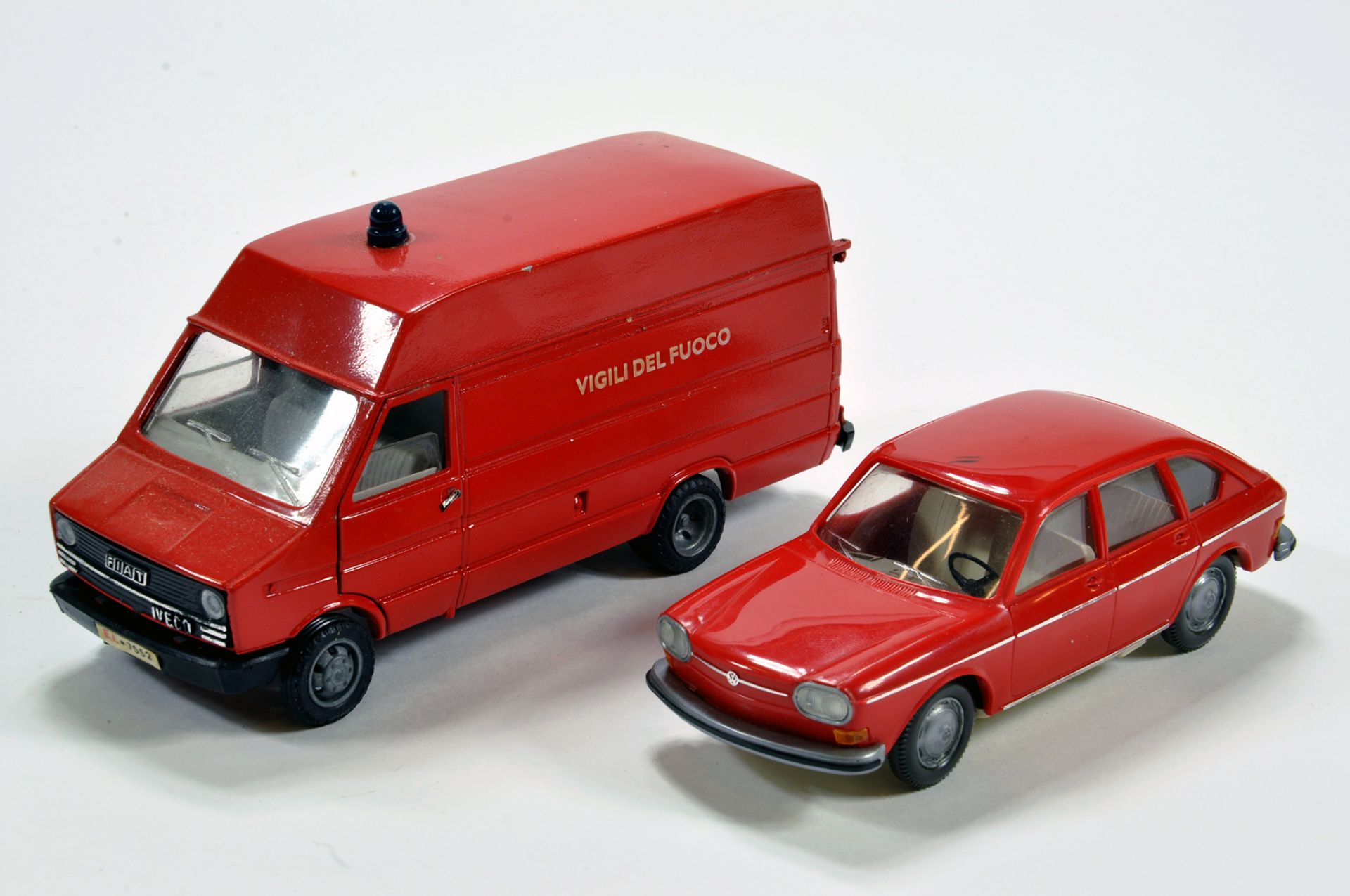 Old Cars (Italy) Diecast 1/43 Fire Rescue Van plus Cursor Plastic 1/40 Red VW 411. Generally VG to