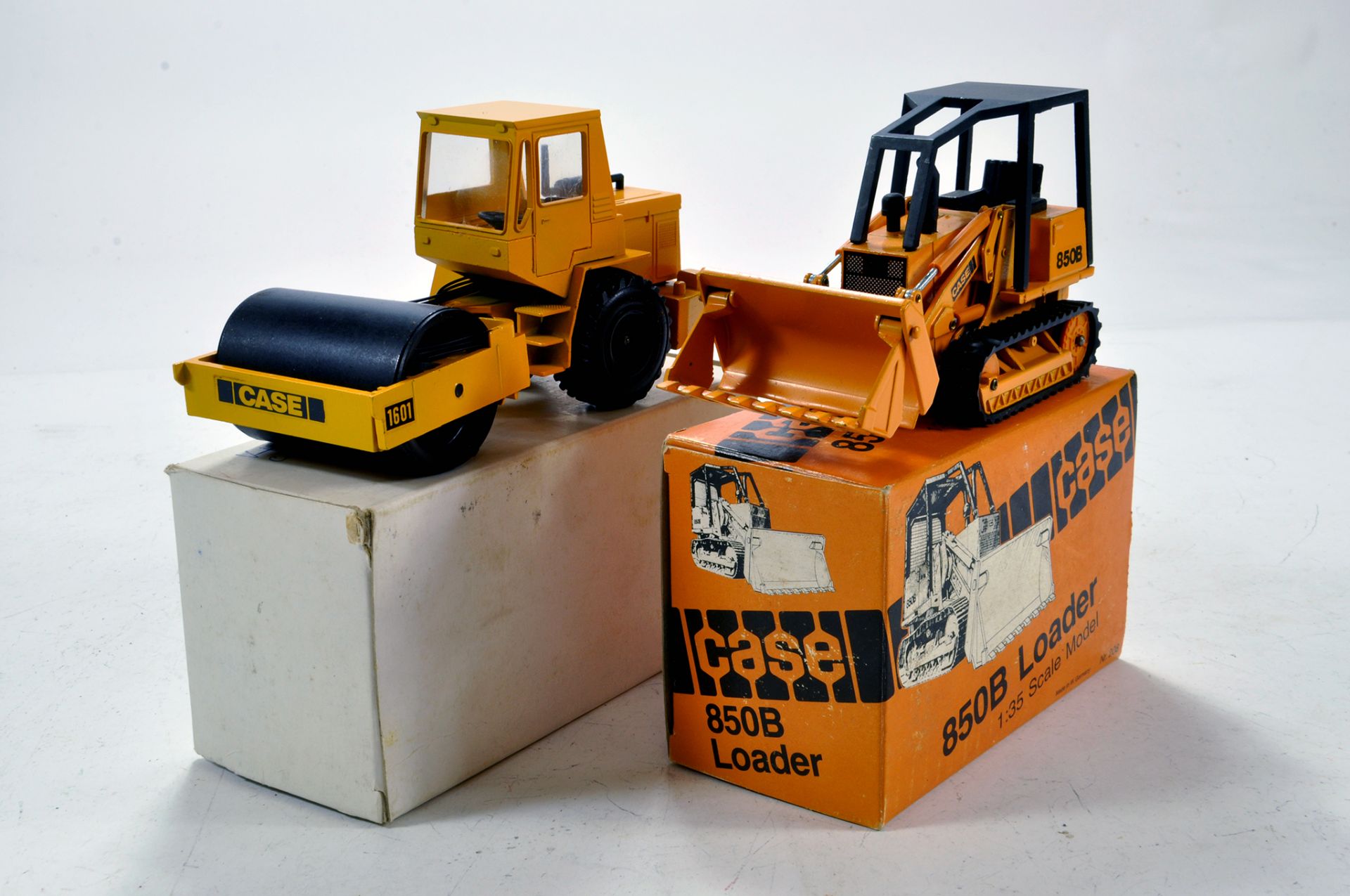 Conrad 1/35 No. 270 Case 1601 Single Drum Compactor plus NZG No. 208 Case 850B Crawler Loader. E