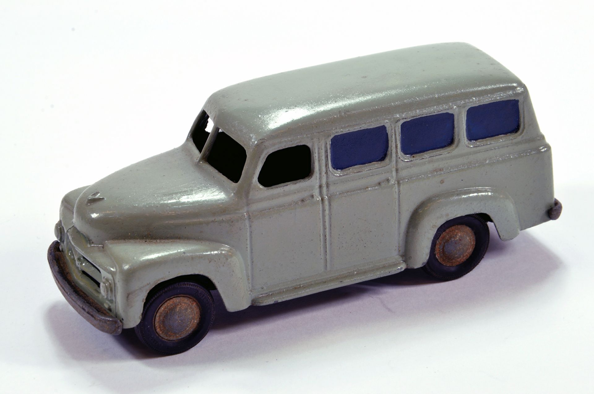 Micromodels International Ambulance in grey. No decals but displays well hence VG to E.