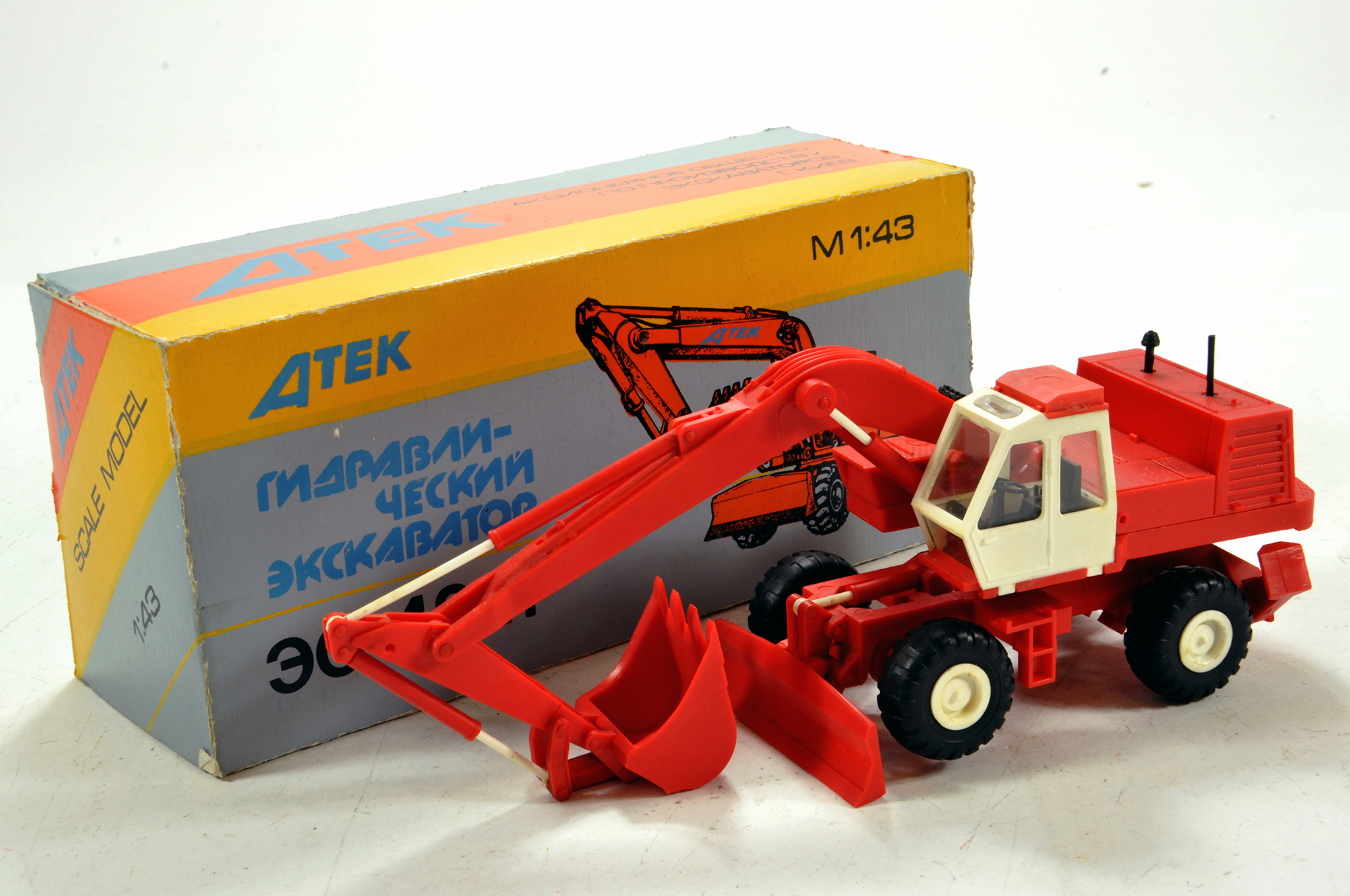 Scarce ATEK (Russia) 1/43 plastic made Wheeled Excavator in livery of O&K. E to NM in Box.